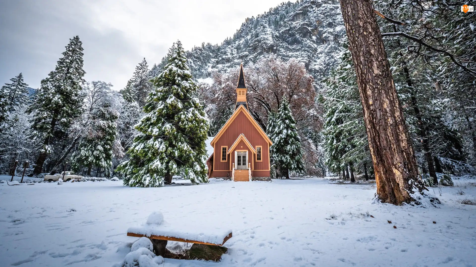 Stany Zjednoczone, Drzewa, Stan Kalifornia, Las, Park Narodowy Yosemite, Kaplica, Kościółek, Zima, Ławka
