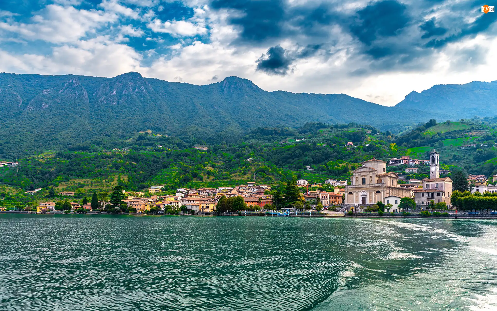 Chmury, Miejscowość, Niebo, Lago di Iseo, Domy, Sale Marasino, Góry, Włochy, Jezioro