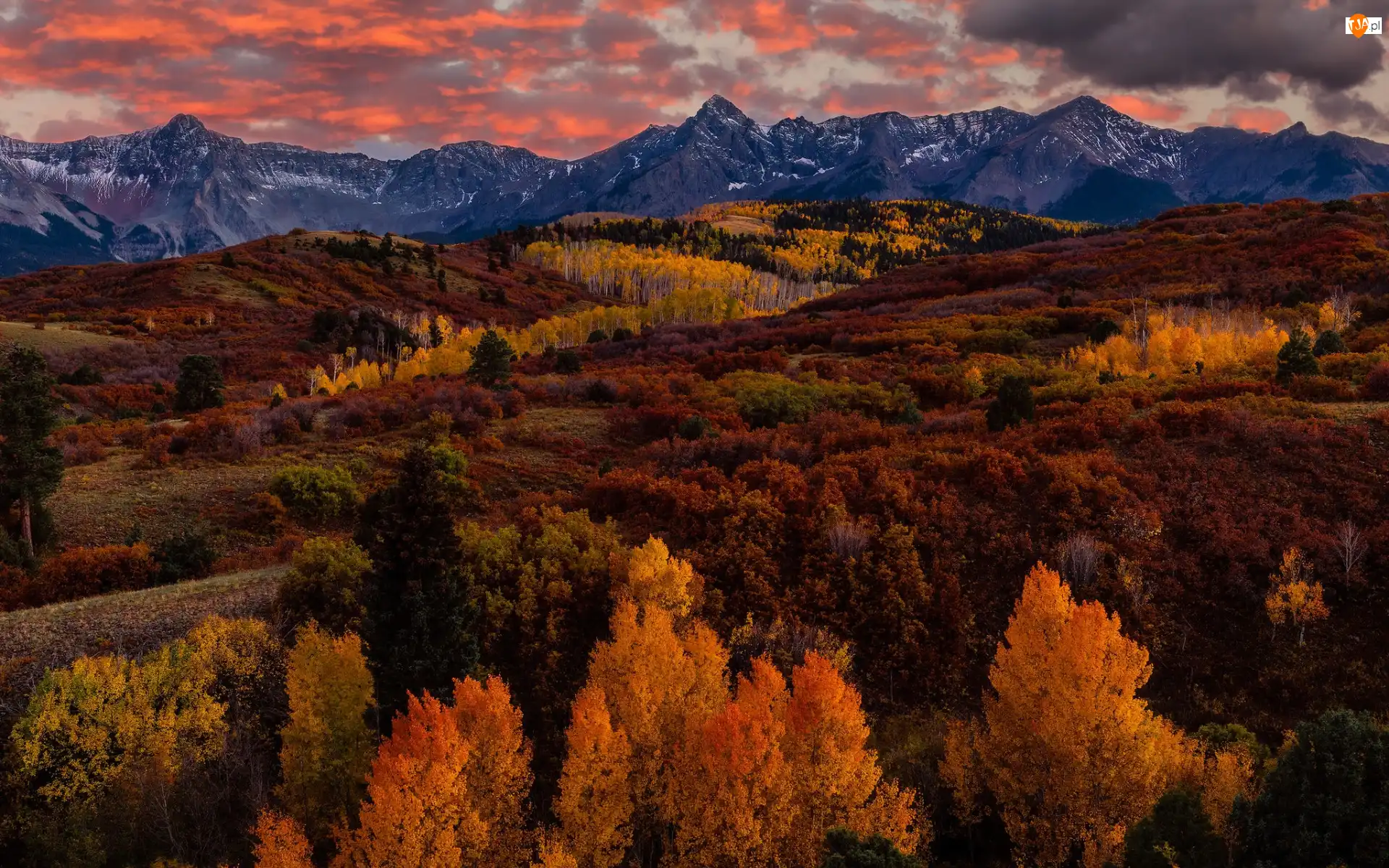 Wzgórza, Kolorado, Góry, Zachód słońca, Niebo, Stany Zjednoczone, Dallas Divide, Las, San Juan Mountains, Jesień, Drzewa, Chmury