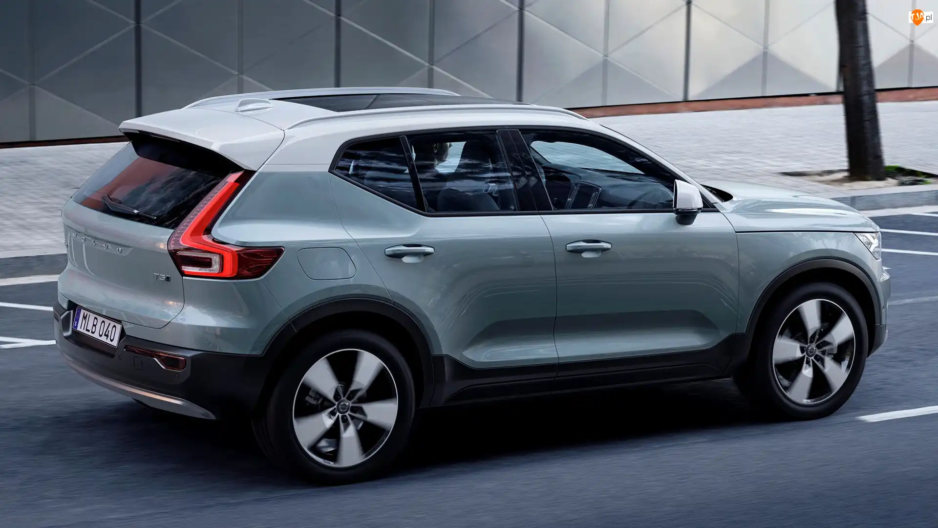 Volvo XC40, Popielate