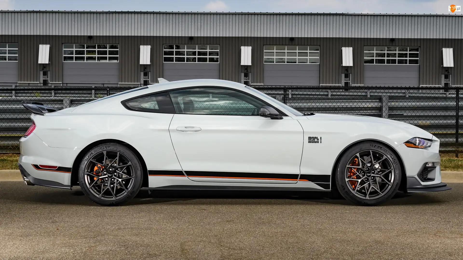 2021, Biały, Ford Mustang Mach 1
