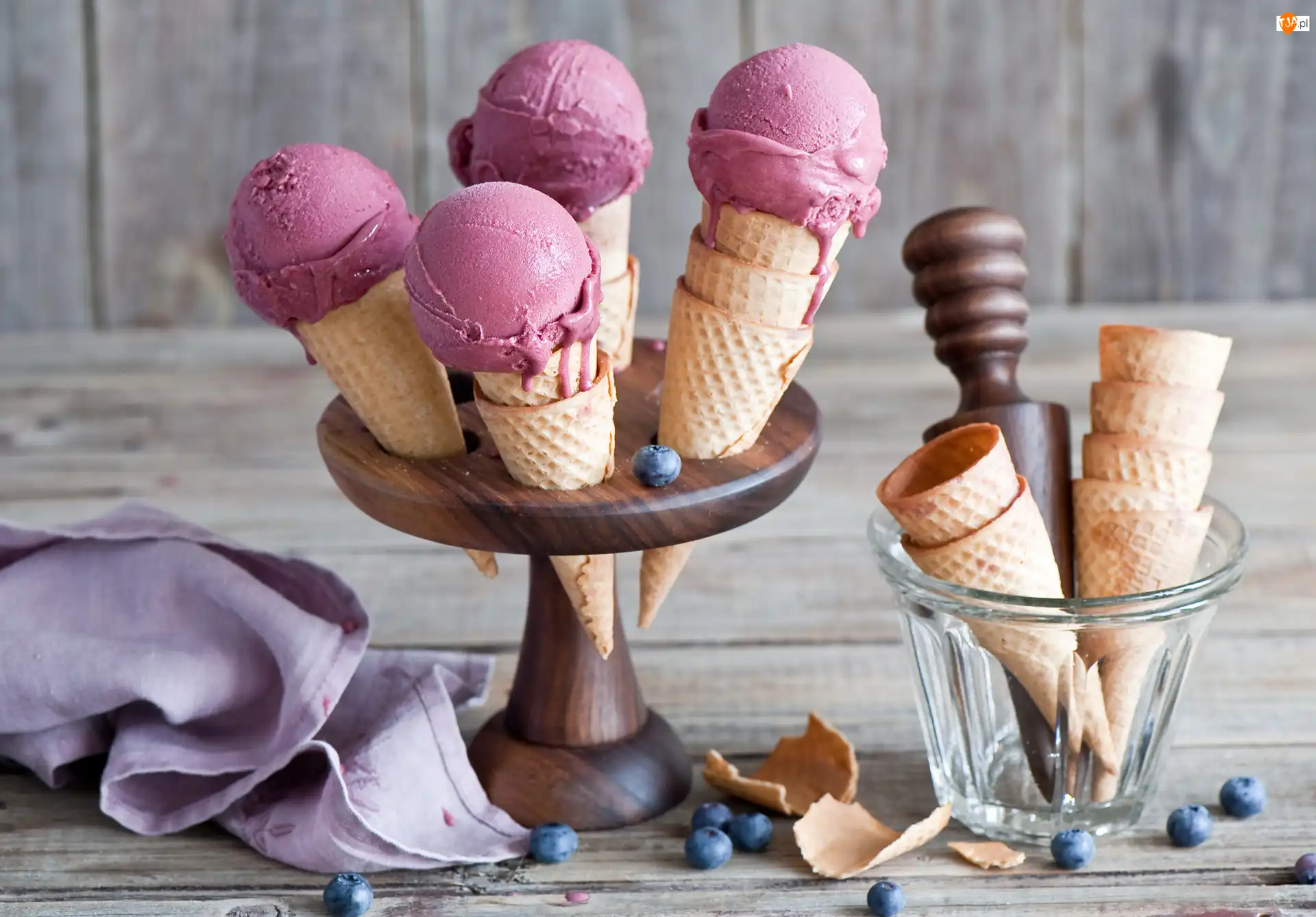 Jagody, Gałki, Lody, Wafelki
