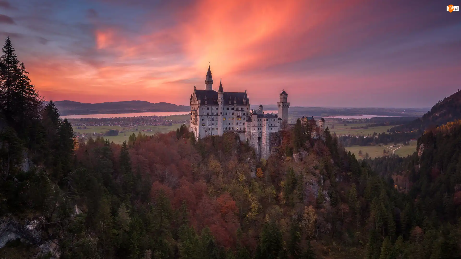 Bawaria, Zamek Neuschwanstein, Zachód słońca, Niemcy, Chmury, Drzewa, Las