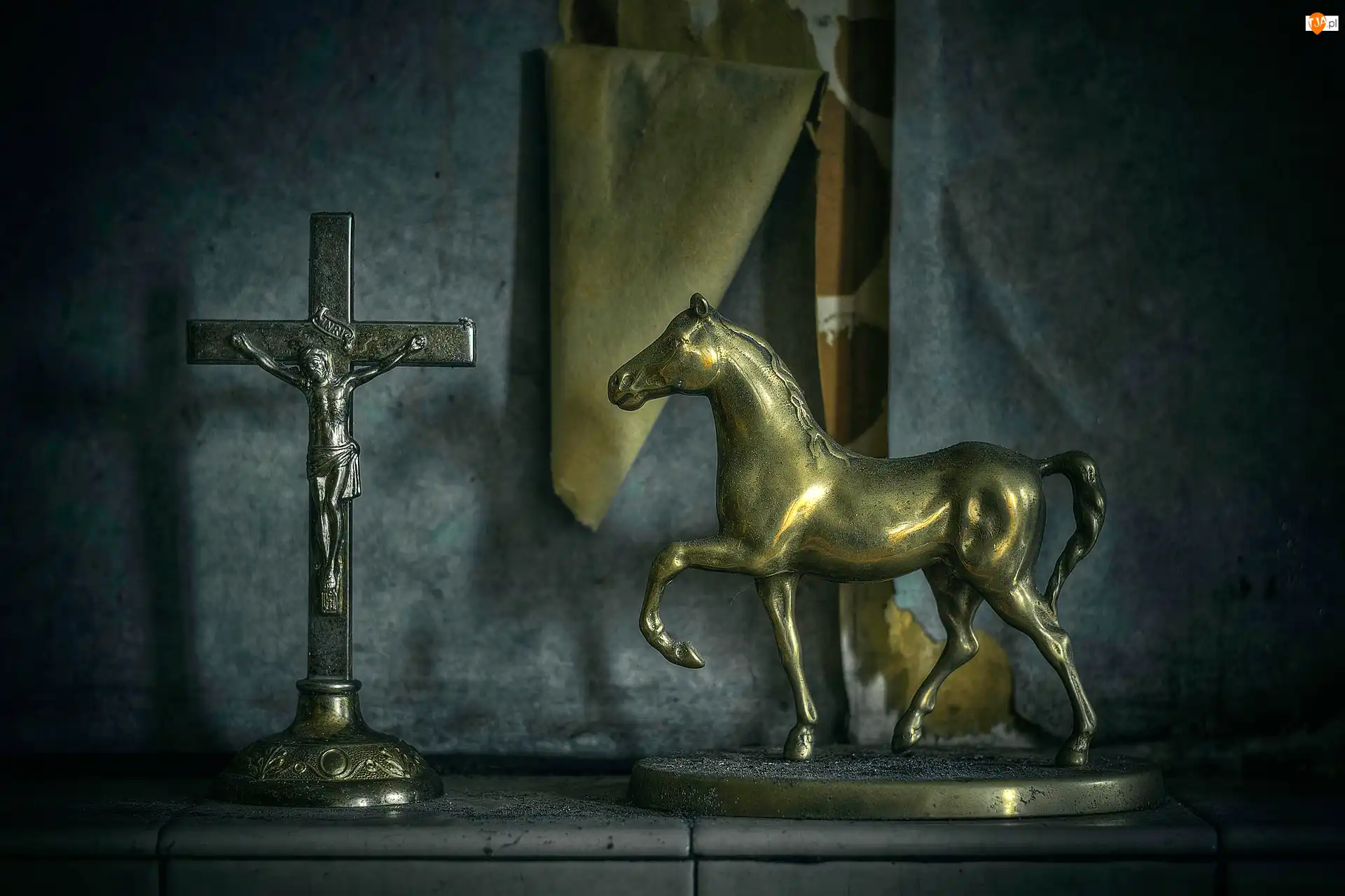 Koń, Krzyż, Figurka