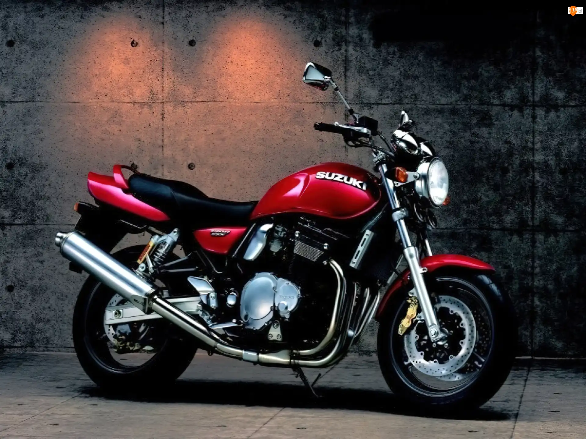 światła , Motory Suzuki, tłumik , koła, kierownica, siedzenie , opony, lusterka