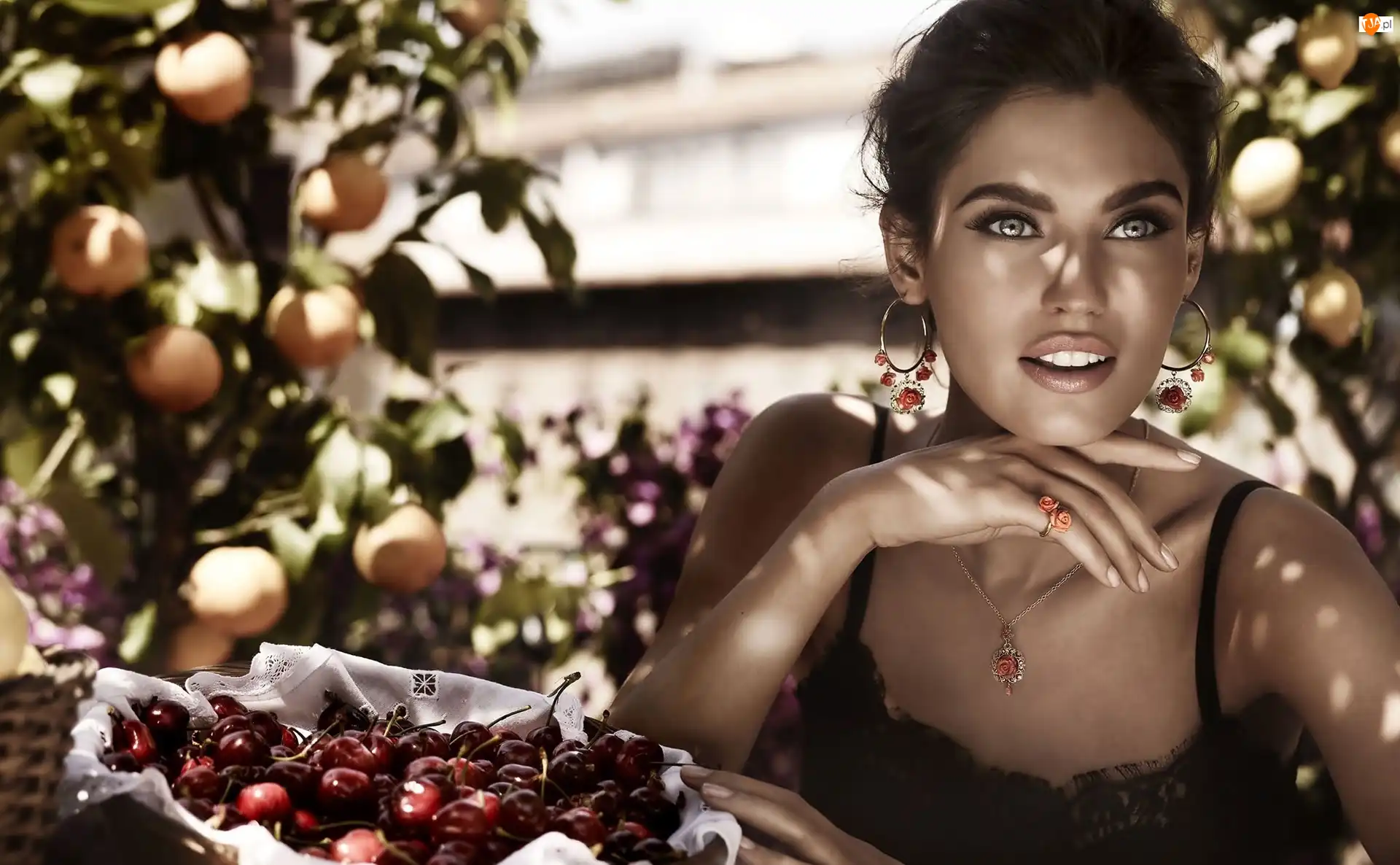 Włoska, Bianca Balti, Koszyk, Przebijające światło, Modelka, Czereśnie