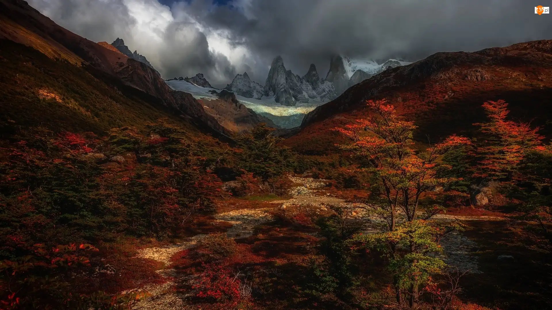 Park Narodowy Los Glaciares, Góry, Szczyt, Jesień, Patagonia, Argentyna, Chmury, Góry, Drzewa, Fitz Roy