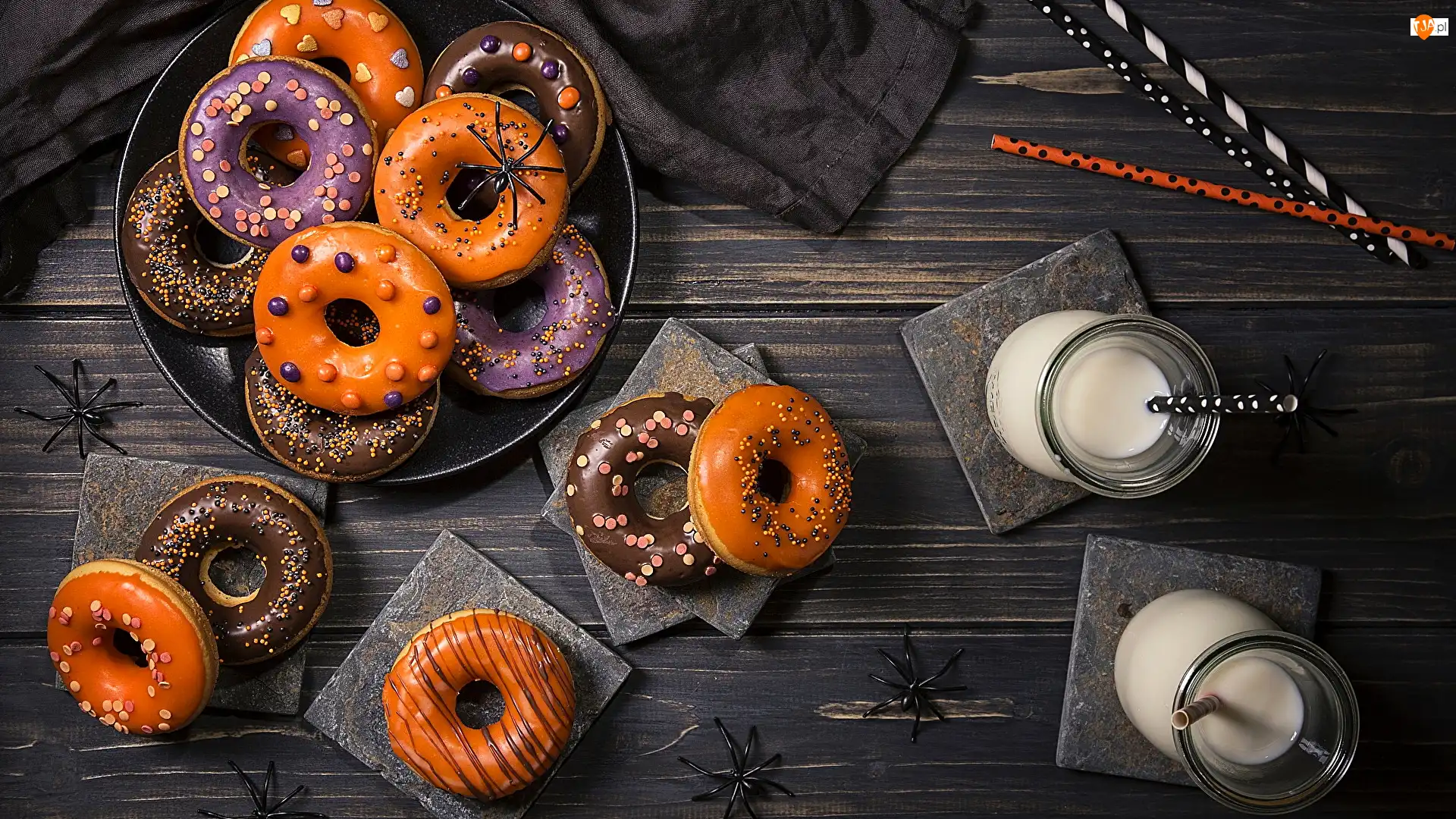 Halloween, Pączki, Donuty, Mleko