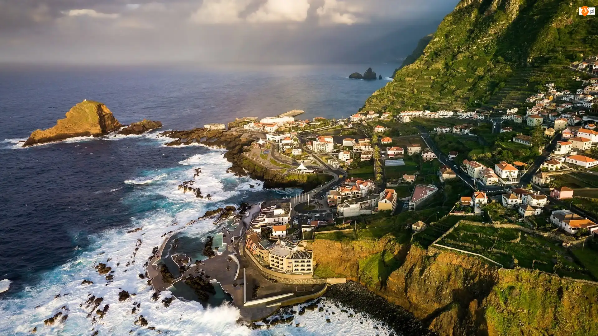 Porto Moniz, Morze, Góra, Madera, Opadająca, Domy, Portugalia, Mgła