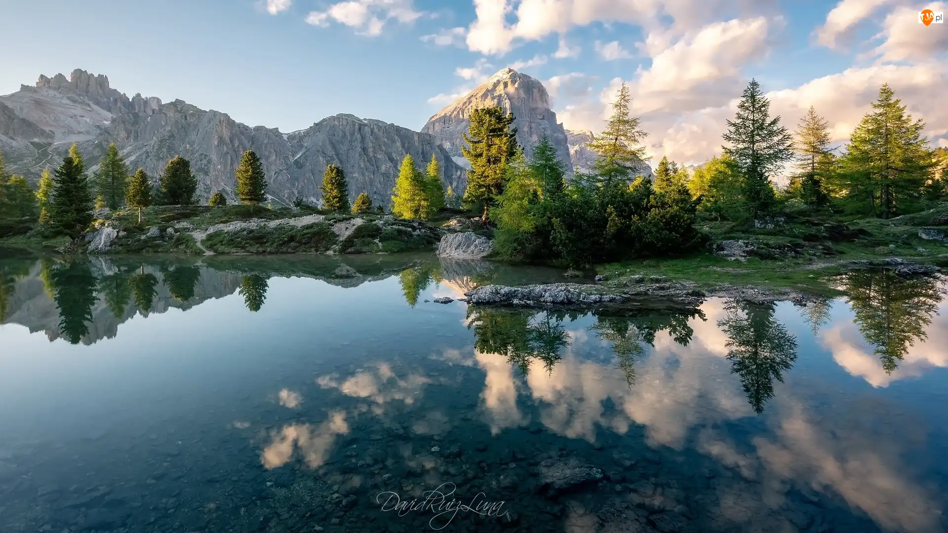 Odbicie, Góry, Lago Limides, Prowincja Belluno, Dolomity, Drzewa, Włochy, Jezioro