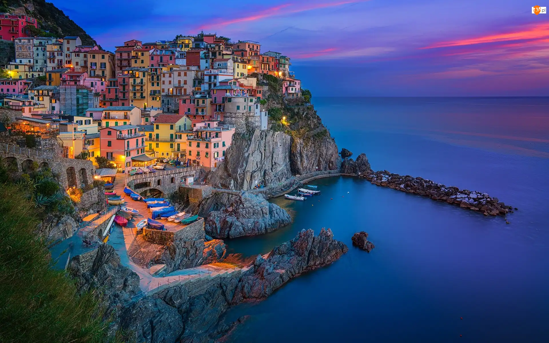 Kolorowe, Włochy, Morze Liguryjskie, Domy, Gmina Riomaggiore, Cinque Terre, Skały, Miejscowość Manarola