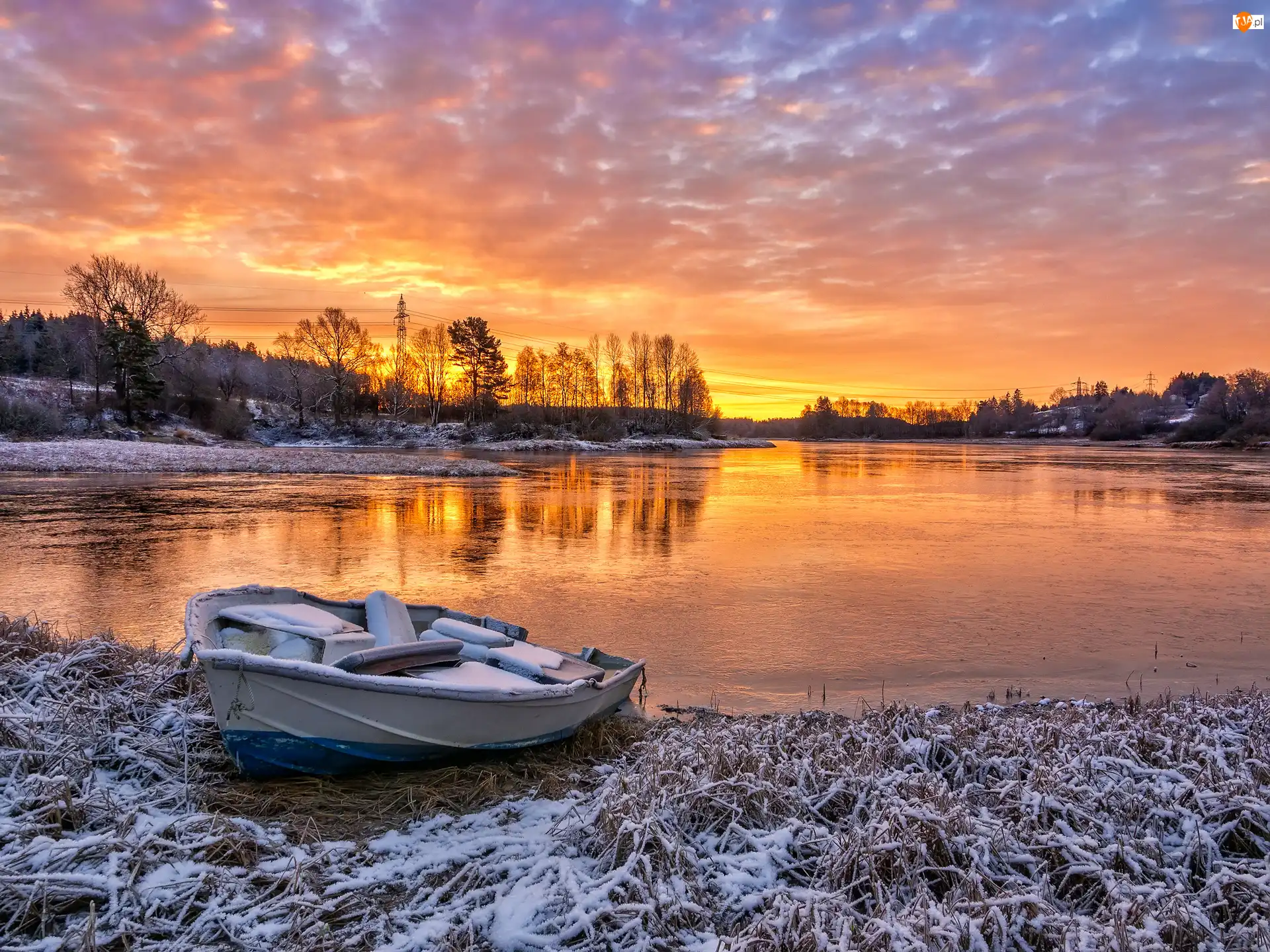 Śnieg, Zima, Jezioro, Łódka, Zachód słońca, Drzewa