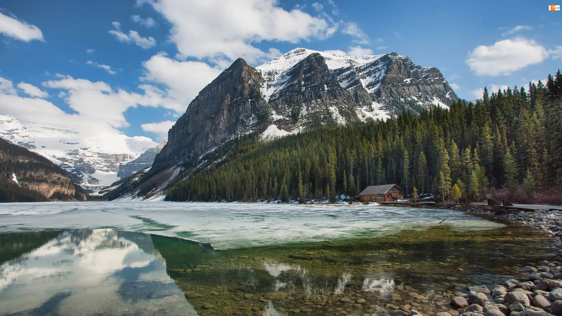 Kanada, Lake Louise, Park Narodowy Banff, Dom, Drzewa, Góry Skaliste, Śnieg, Jezioro, Kamienie