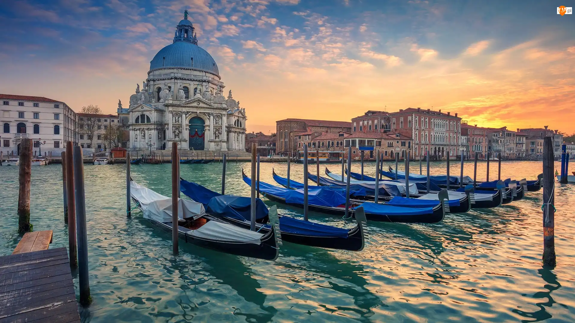Wenecja, Włochy, Bazylika Santa Maria della Salute, Wschód słońca, Canal Grande, Łodzie