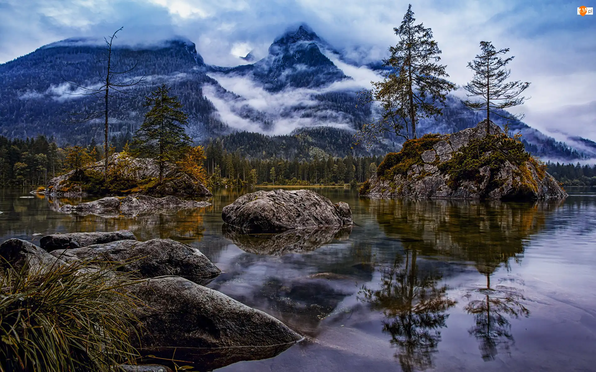 Kamienie, Niemcy, Jezioro Hintersee, Chmury, Bawaria, Skały, Drzewa, Góry Alpy