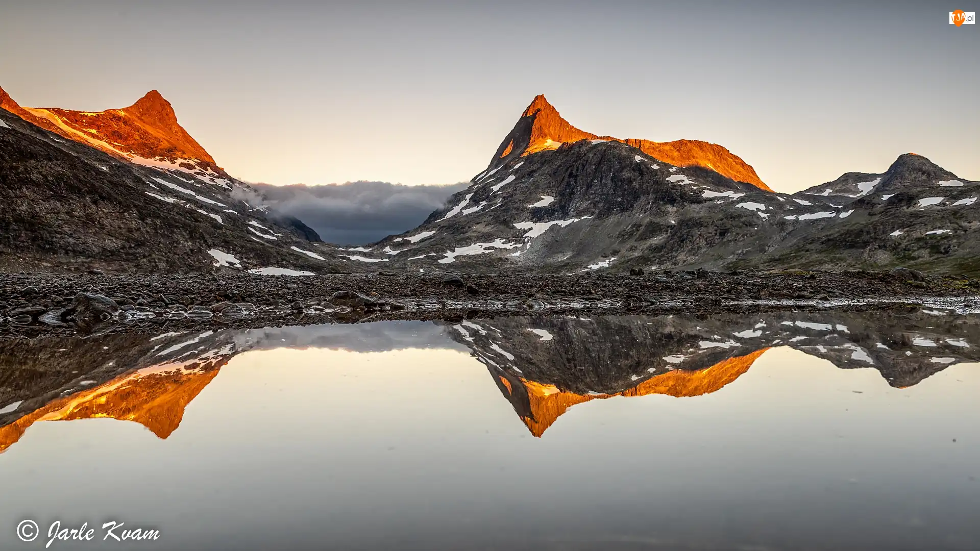 Park Narodowy Jotunheimen, Rozświetlone, Hjelledalstind, Jezioro Gjende, Góry Jotunheimen, Falketind, Norwegia, Szczyty