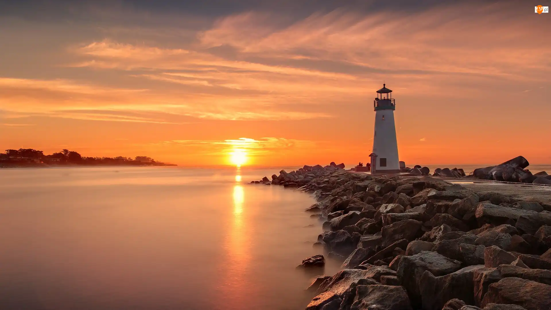 Stany Zjednoczone, Wschód słońca, Santa Cruz, Chmury, Latarnia morska, Morze, Kamienie, Walton Lighthouse, Brzeg, Stan Kalifornia