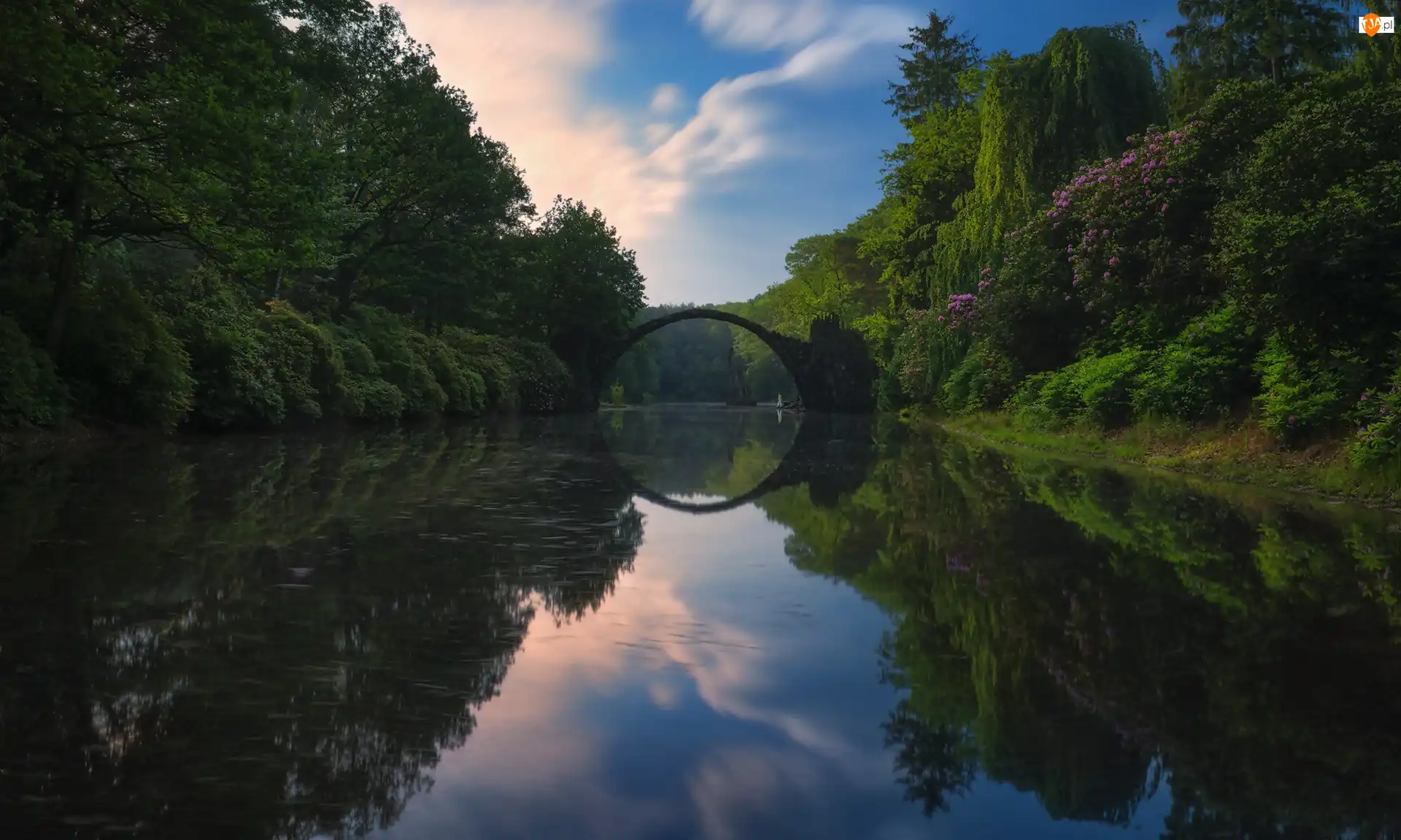 Saksonia, Niemcy, Most łukowy, Park Rododendronów Kromlau, Gablenz, Jezioro Rakotz