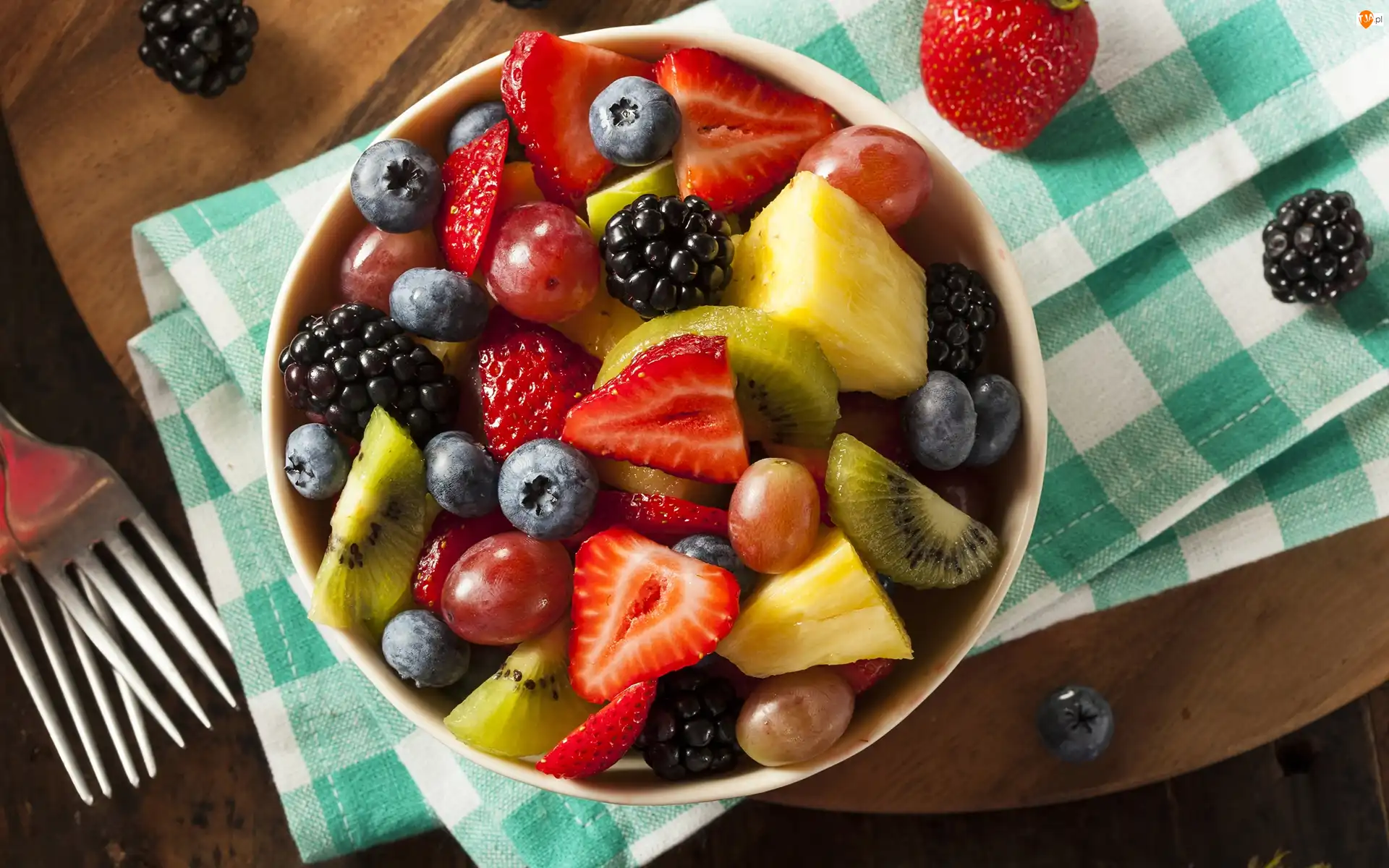 Kiwi, Borówki, Truskawki, Sałatka owocowa, Jeżyny