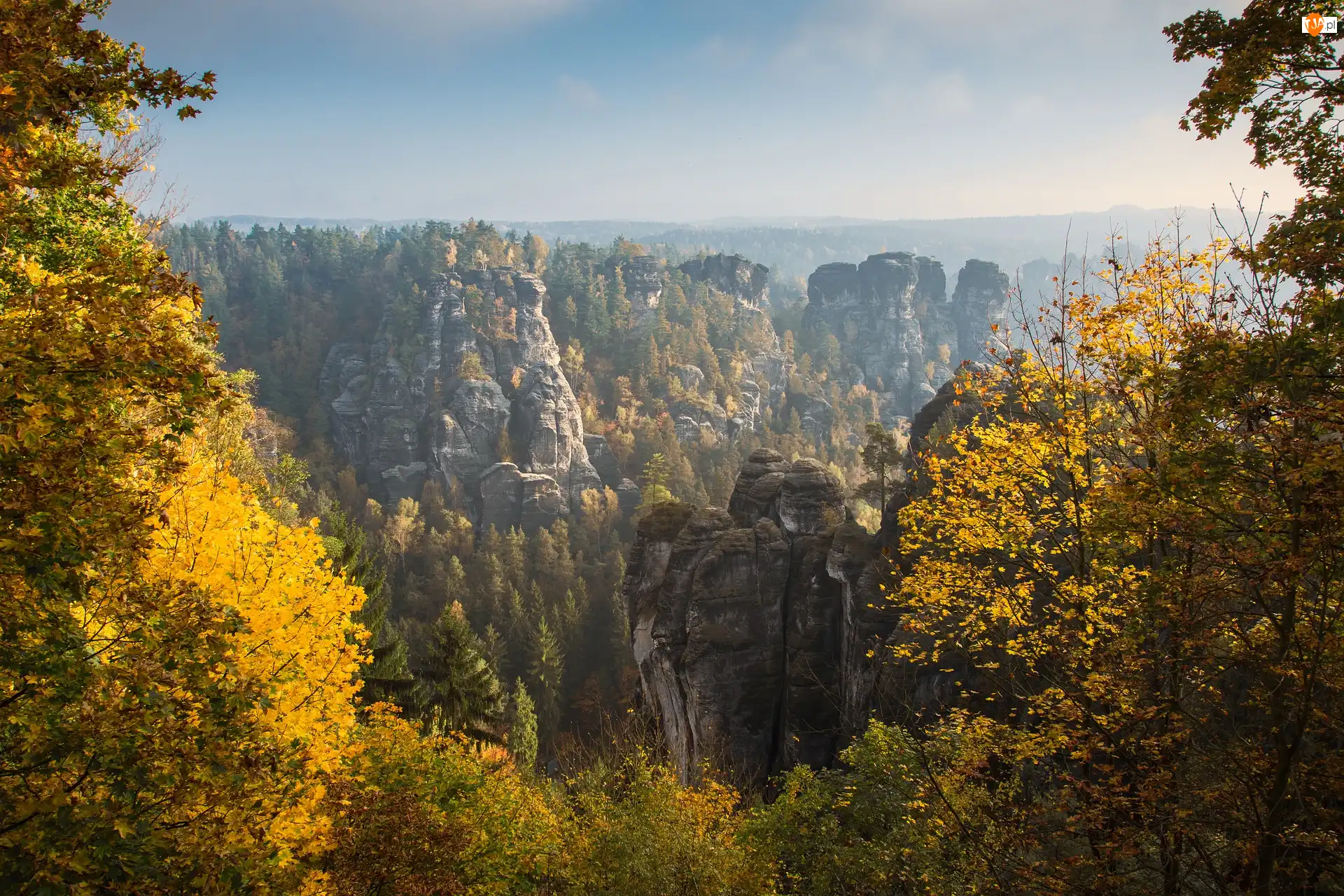 Góry Połabskie, Niemcy, Formacja skalna Bastei, Jesień, Park Narodowy Saskiej Szwajcarii, Drzewa
