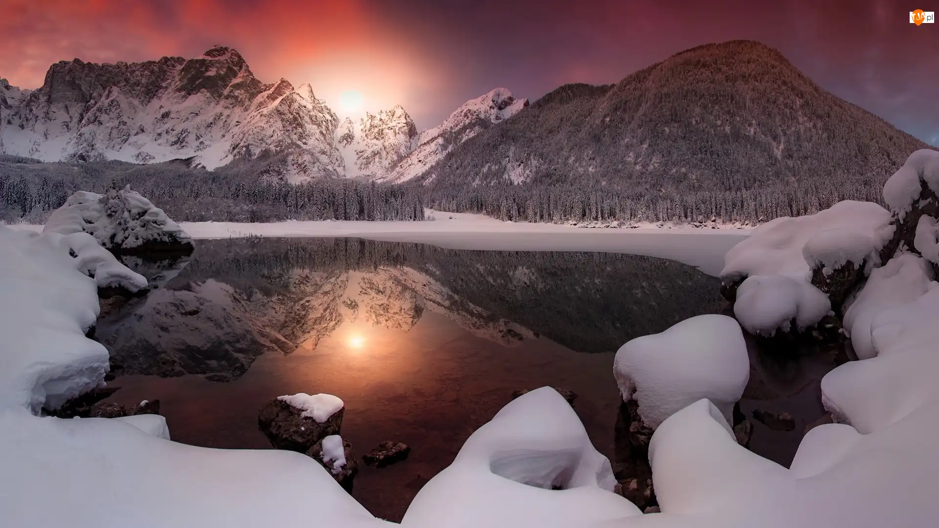 Prowincja Udine, Jezioro Lacs de Fusine, Włochy, Zima, Miejscowość Tarvisio, Góry Alpy Julijskie