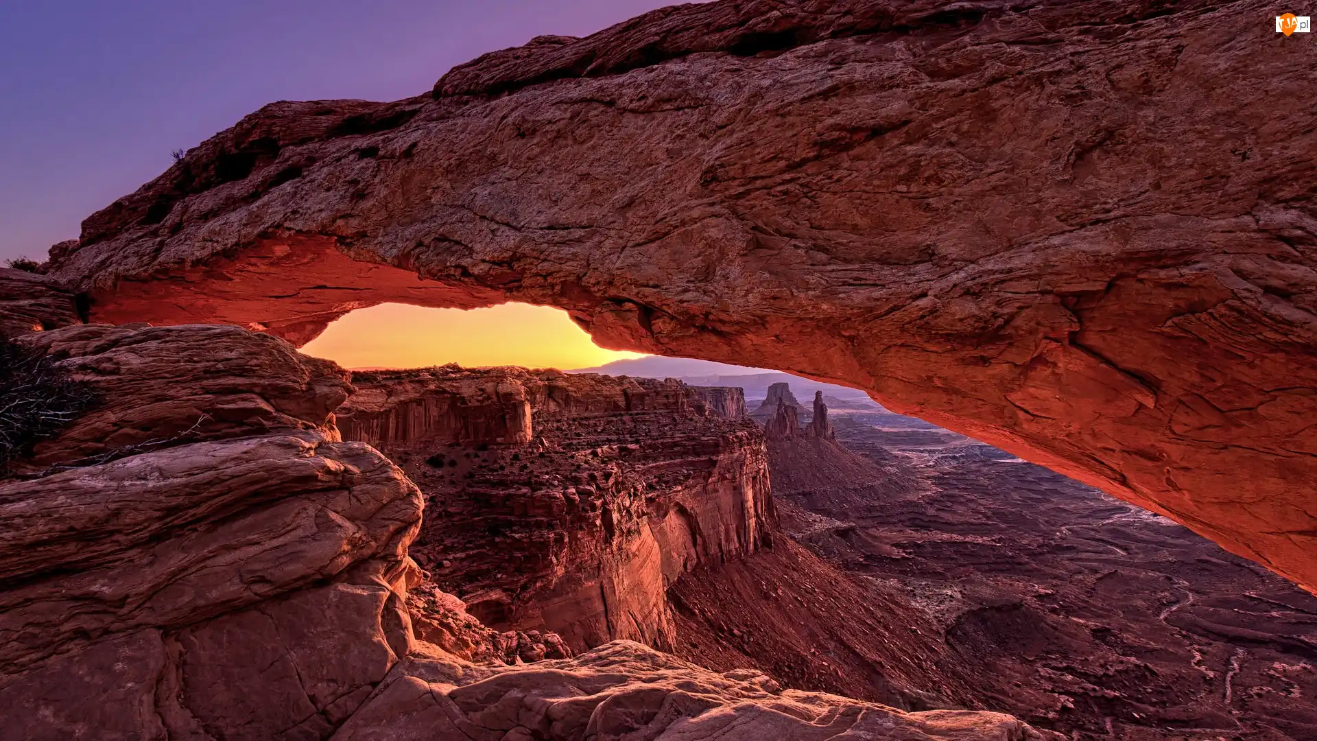 Park Narodowy Canyonlands, Kanion, Łuk skalny, Stan Utah, Wschód słońca, Mesa Arch, Stany Zjednoczone, Skały