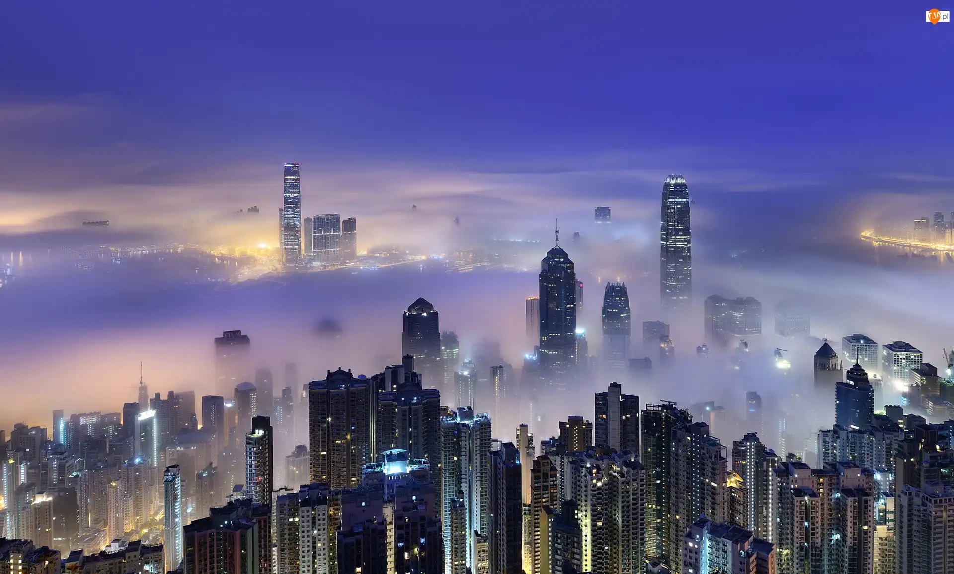 Drapacze chmur, Hong Kong, Z lotu ptaka, Mgła
