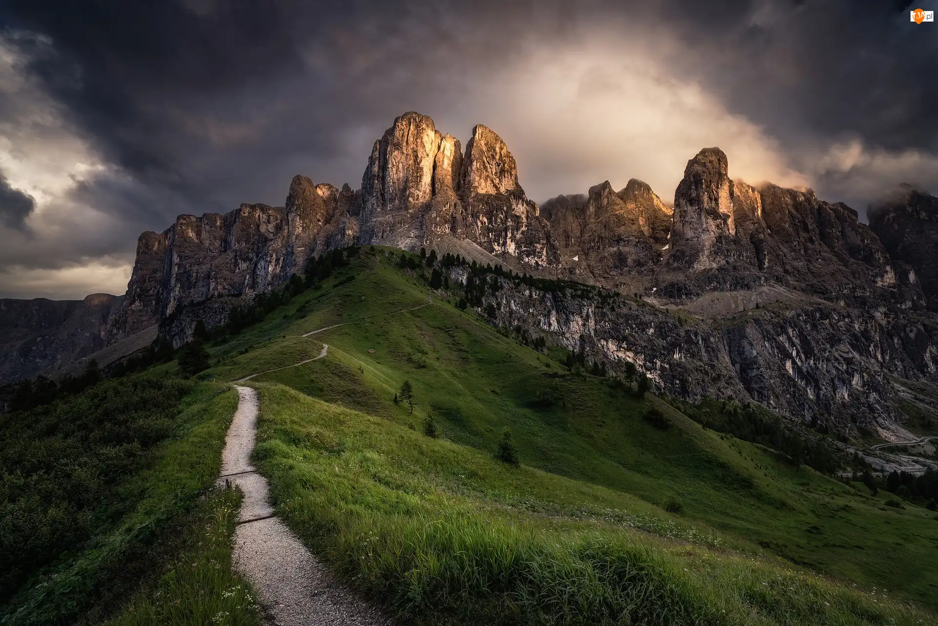 Południowy Tyrol, Alpy, Ścieżka, Włochy, Góry Sella, Przełęcz Gardena Pass, Dolomity