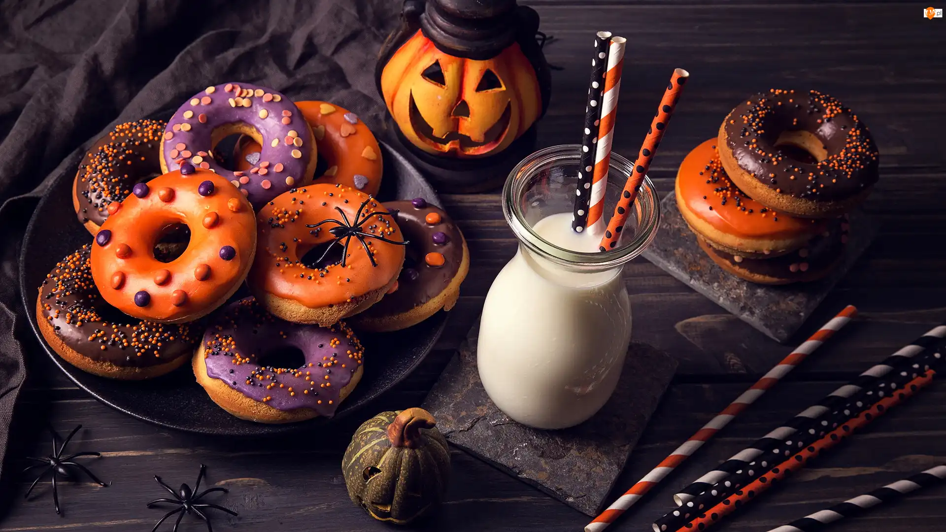 Mleko, Halloween, Donuty, Pączki, Słomki