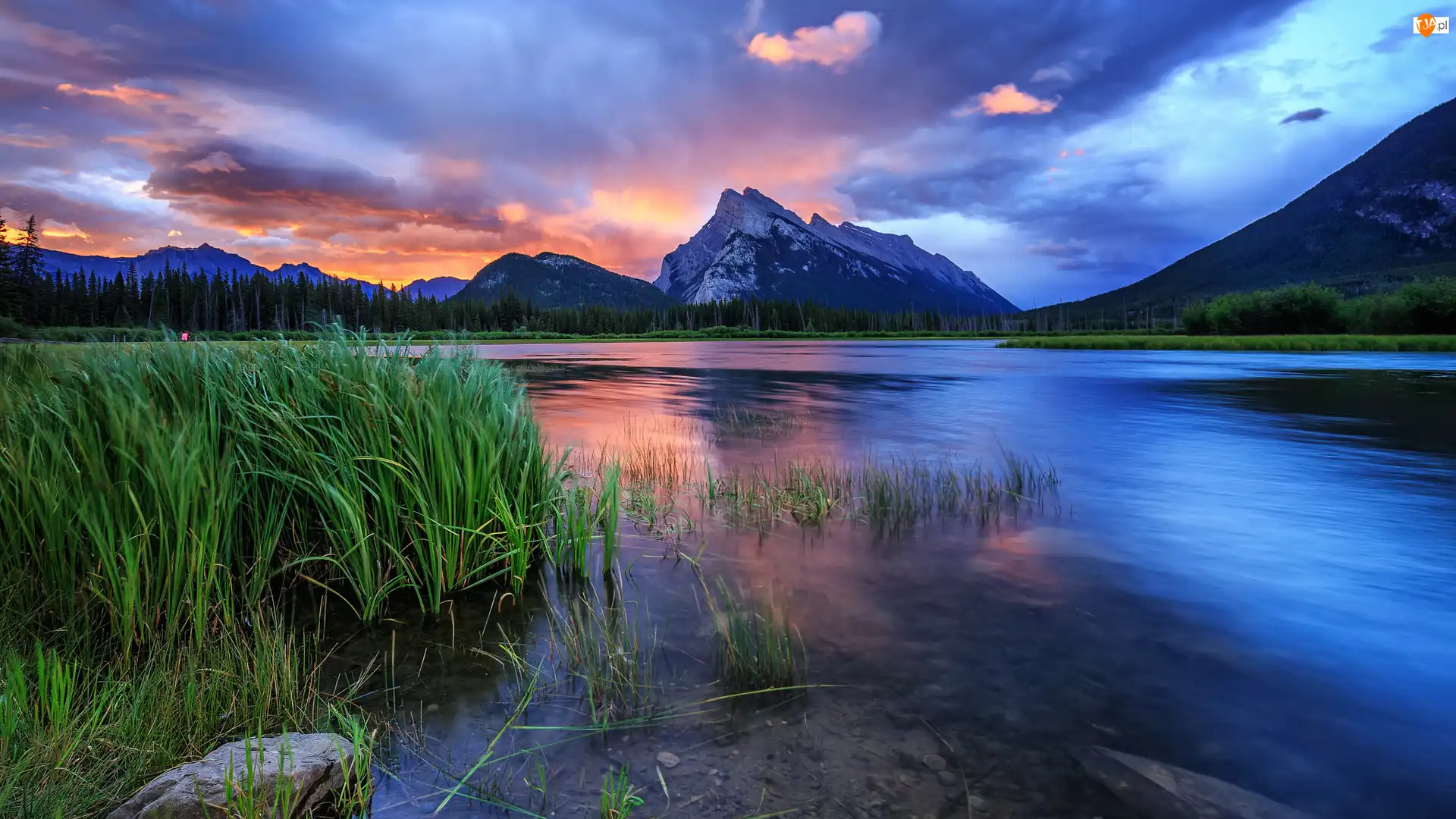 Niebo, Góry, Trawy, Kanada, Chmury, Park Narodowy Banff, Góra, Vermilion Lakes, Canadian Rockies, Mount Rundle, Jezioro, Wschód słońca