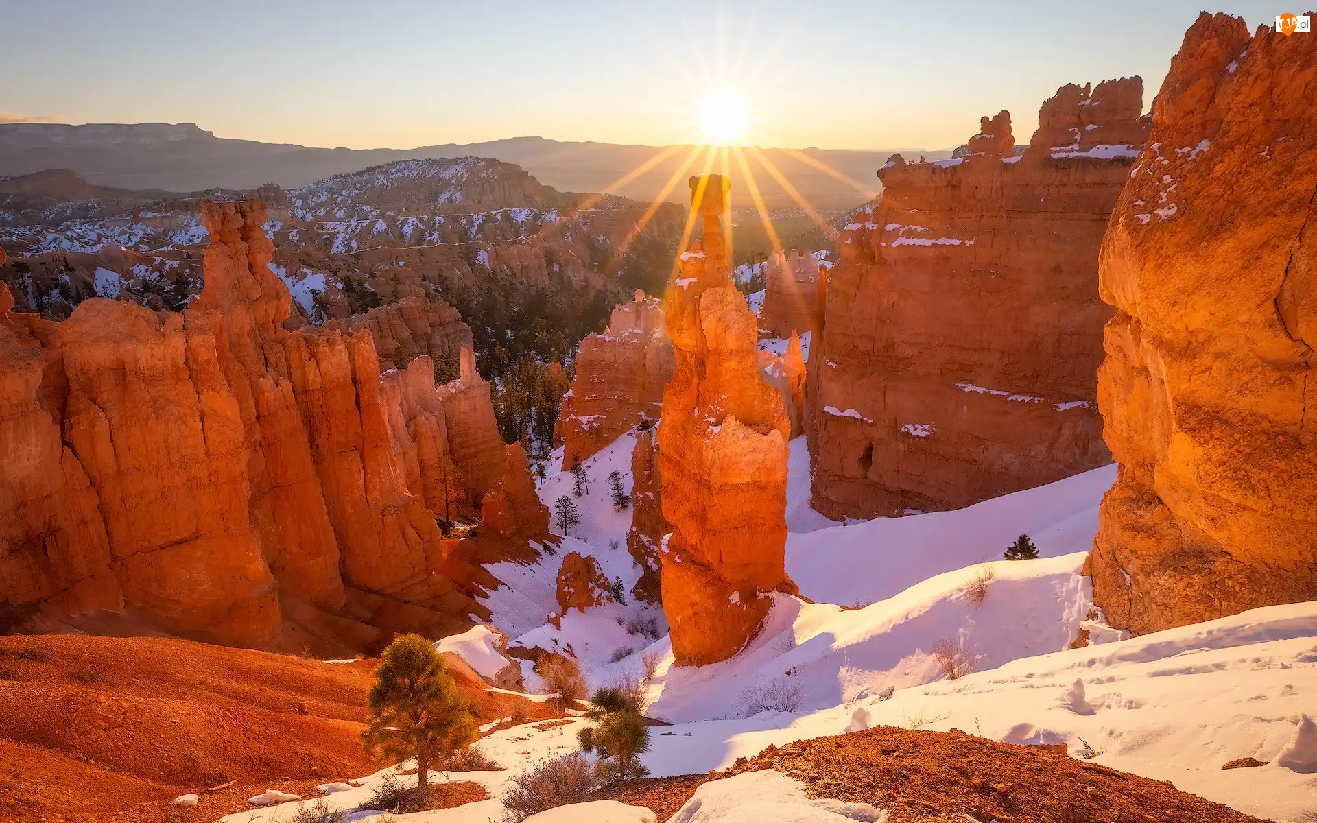 Zima, Utah, Promienie słońca, Formacja skalna, Thors Hammer, Park Narodowy Bryce Canyon, Góry, Stany Zjednoczone, Skały