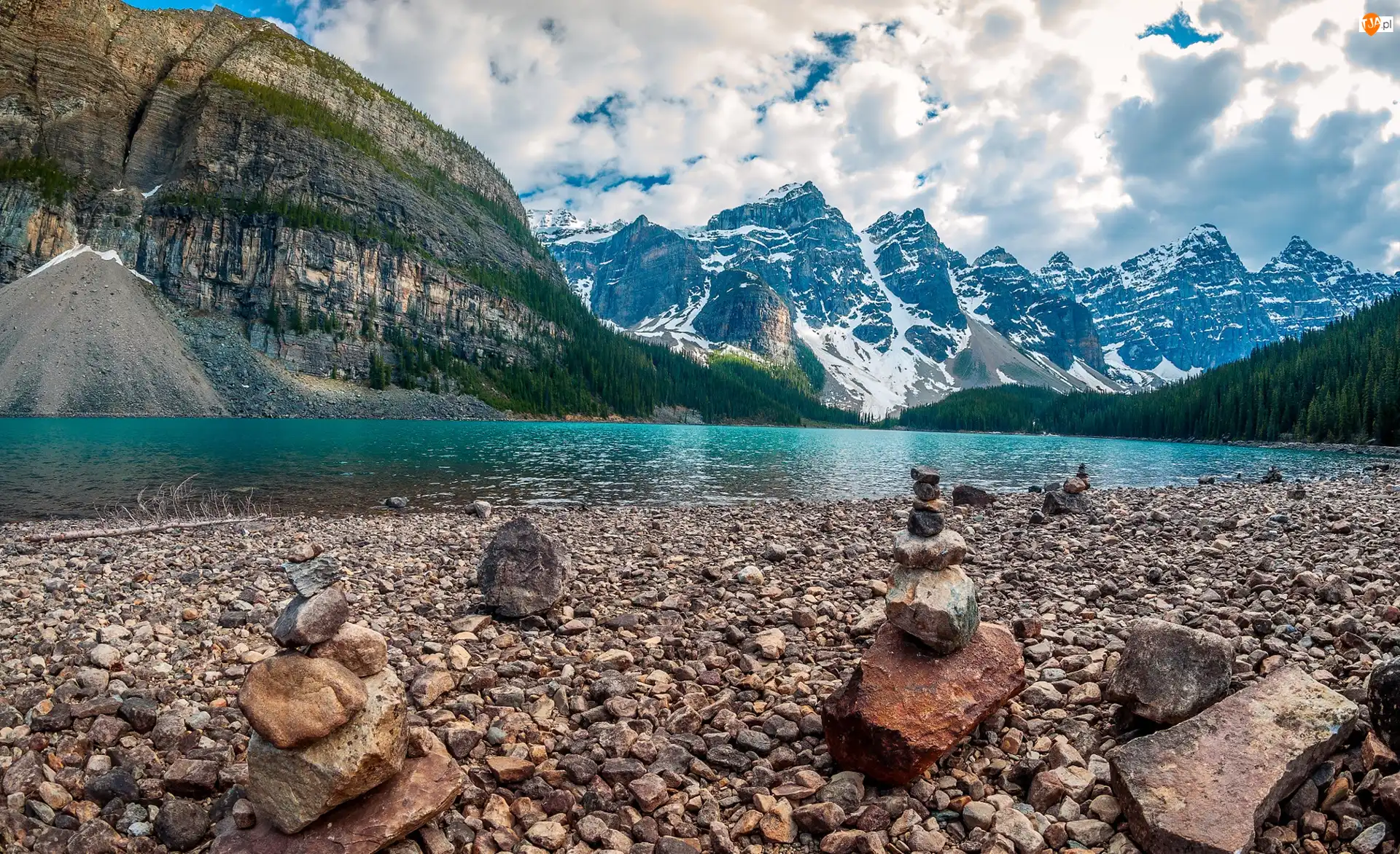 Chmury, Park Narodowy Banff, Kamienie, Prowincja Alberta, Góry, Drzewa, Kanada, Jezioro Moraine