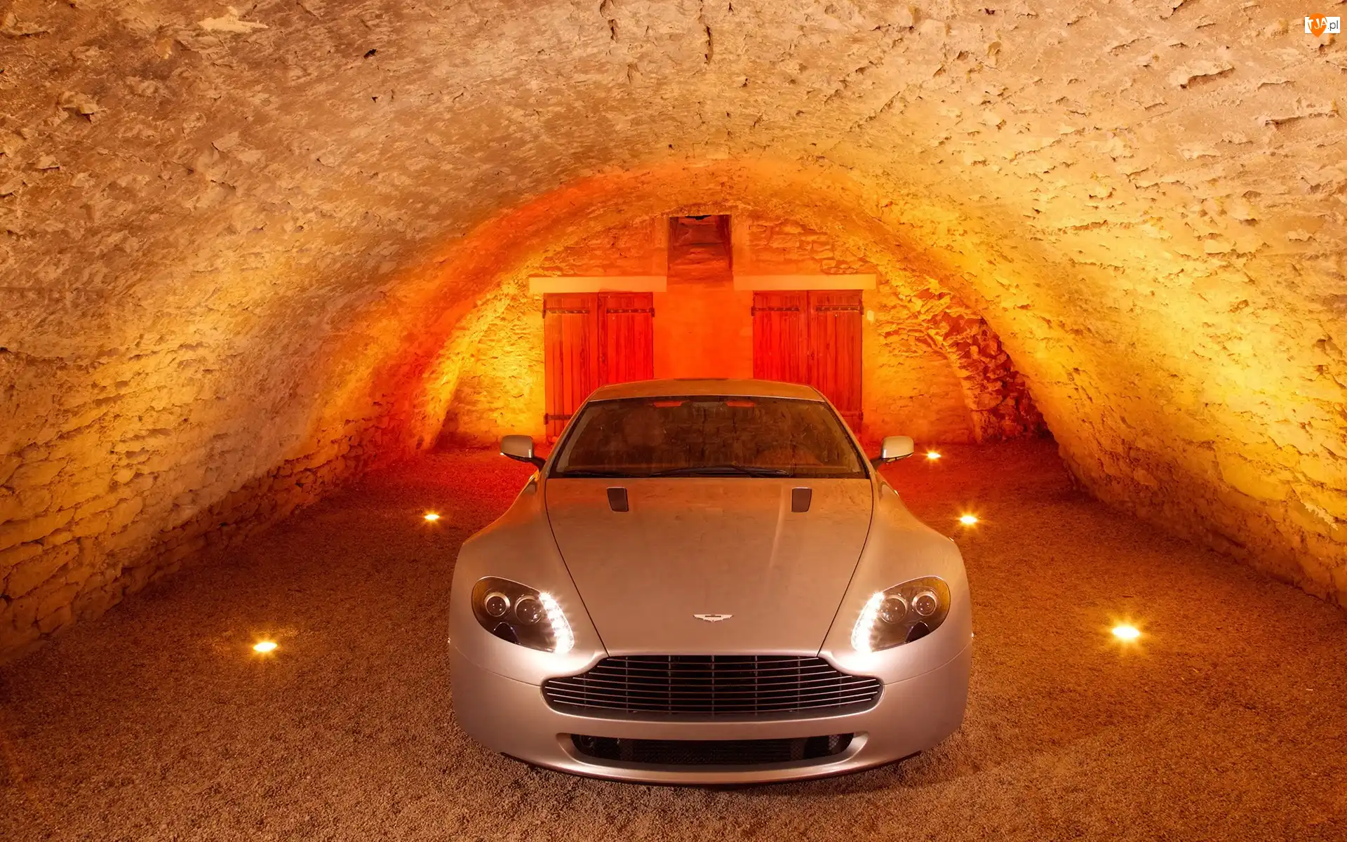 Oświetlenie, Aston Martin V8 Vantage S, Garaż