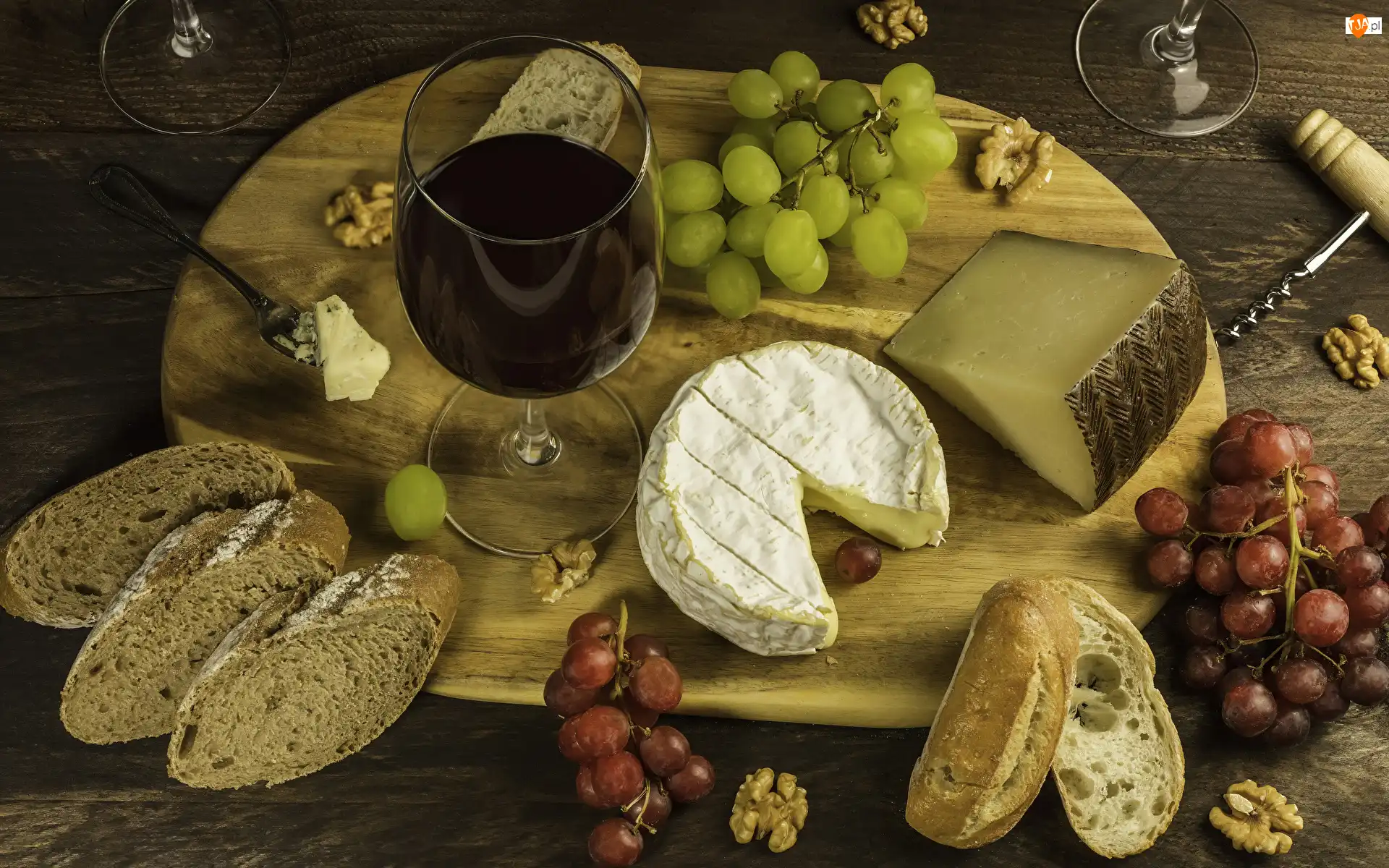 Wino, Kompozycja, Chleb, Korkociąg, Deska, Winogrona, Orzechy, Ser