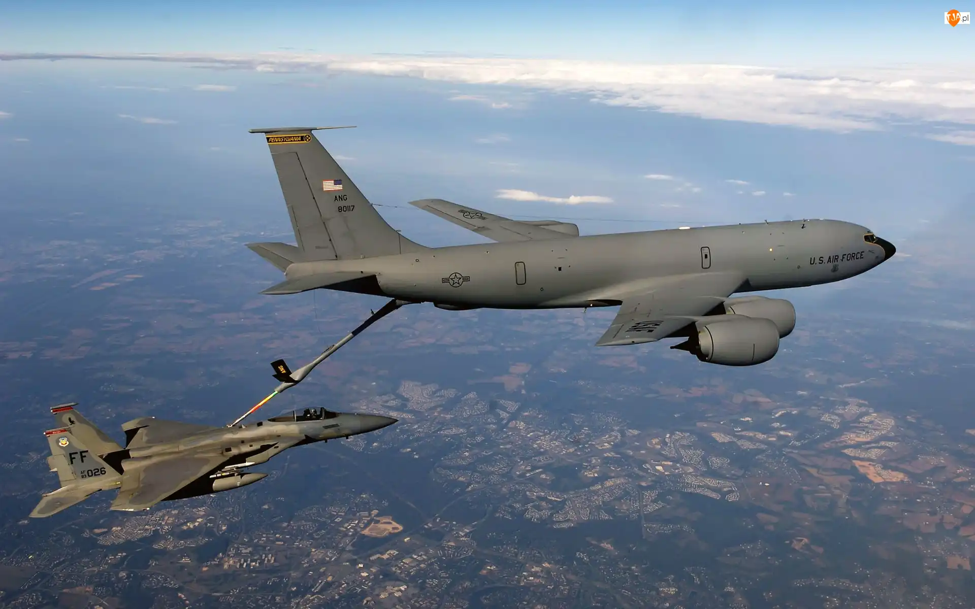 F-16, KC-135 Stratotanker, Myśliwiec, Transportowiec, Lot