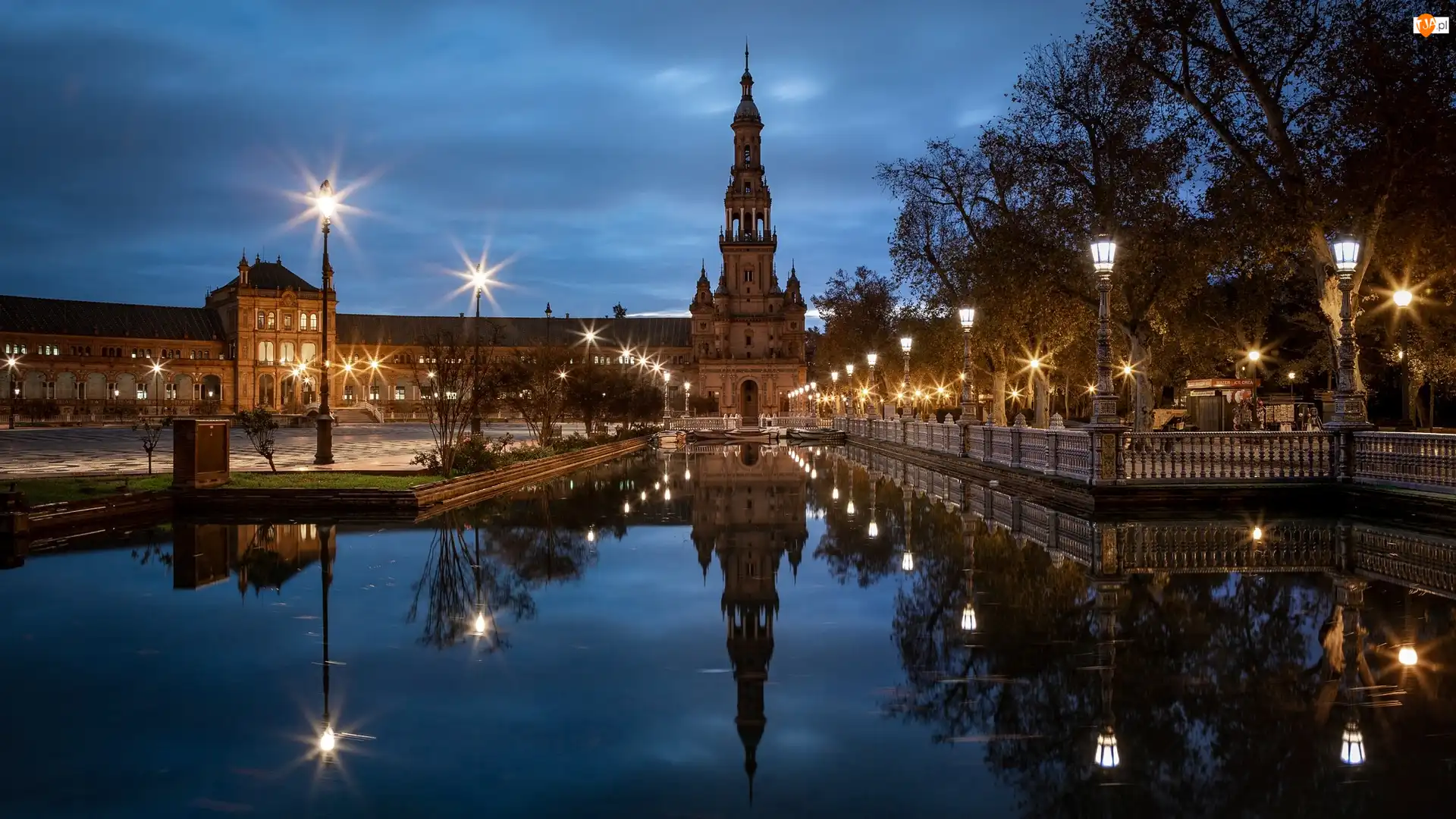 Park Marii Luizy, Plac Hiszpański, Latarnie, Sewilla, Pawilon, Drzewa, Hiszpania, Budynek