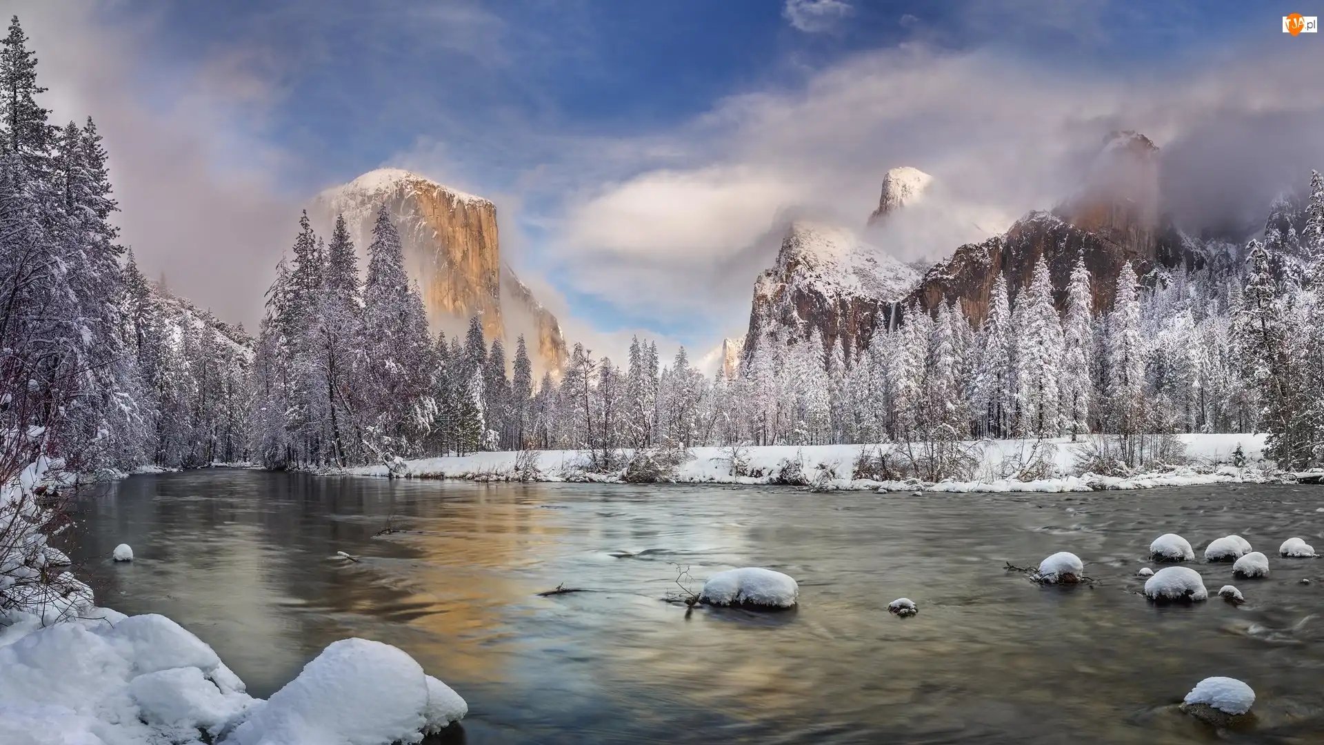 Stany Zjednoczone, Mgła, Park Narodowy Yosemite, Chmury, Drzewa, Góry, Kamienie, Rzeka Merced, Zima, Kalifornia