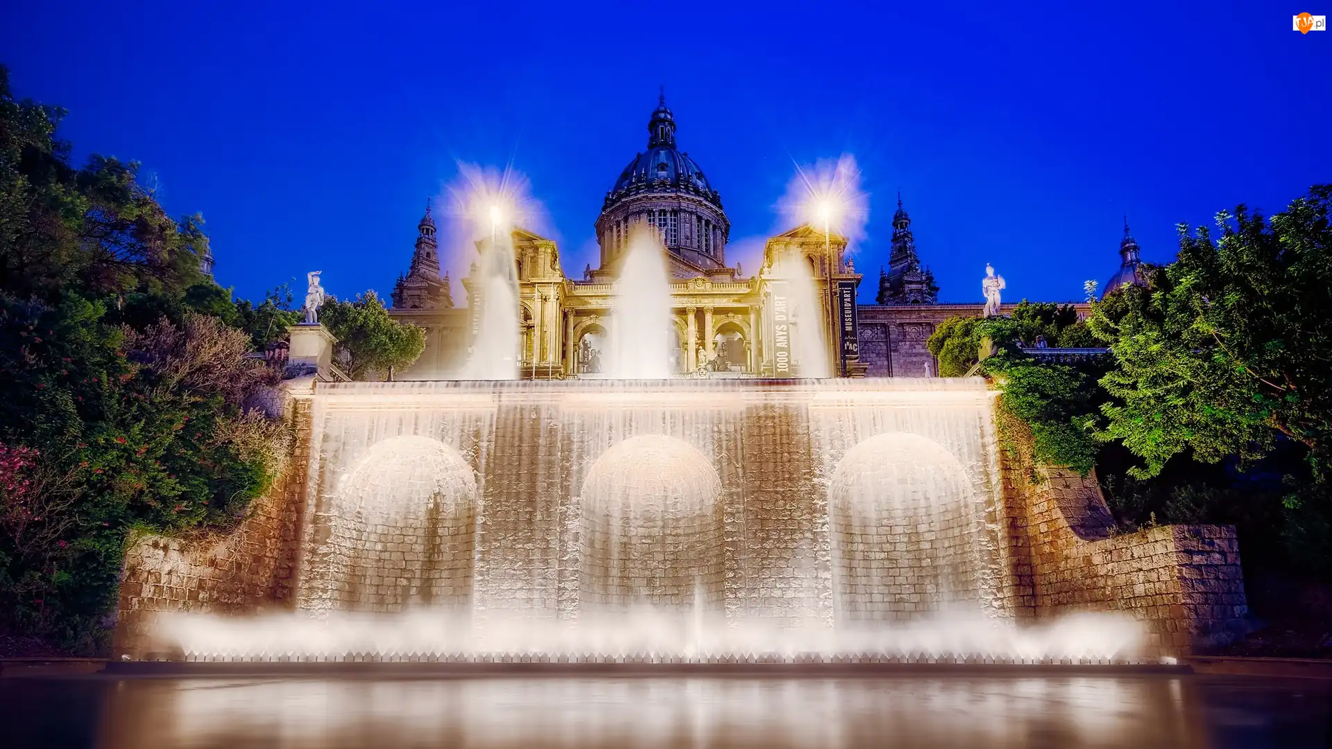 Barcelona, Hiszpania, Pałac Narodowy - Palau Nacional, Narodowe Muzeum Sztuki Katalonii, Magiczna Fontanna - La Font màgica, Muzeum Museu Nacional d\