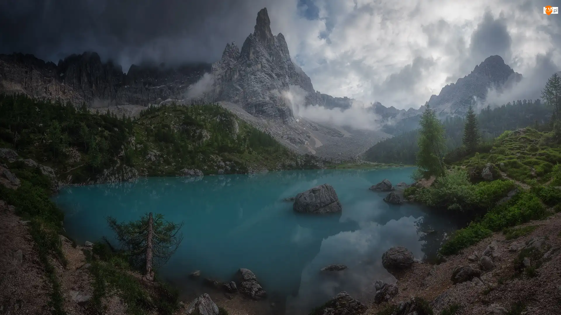 Prowincja Belluno, Góry Dolomity, Chmury, Włochy, Drzewa, Jezioro Sorapis, Masyw Sorapiss