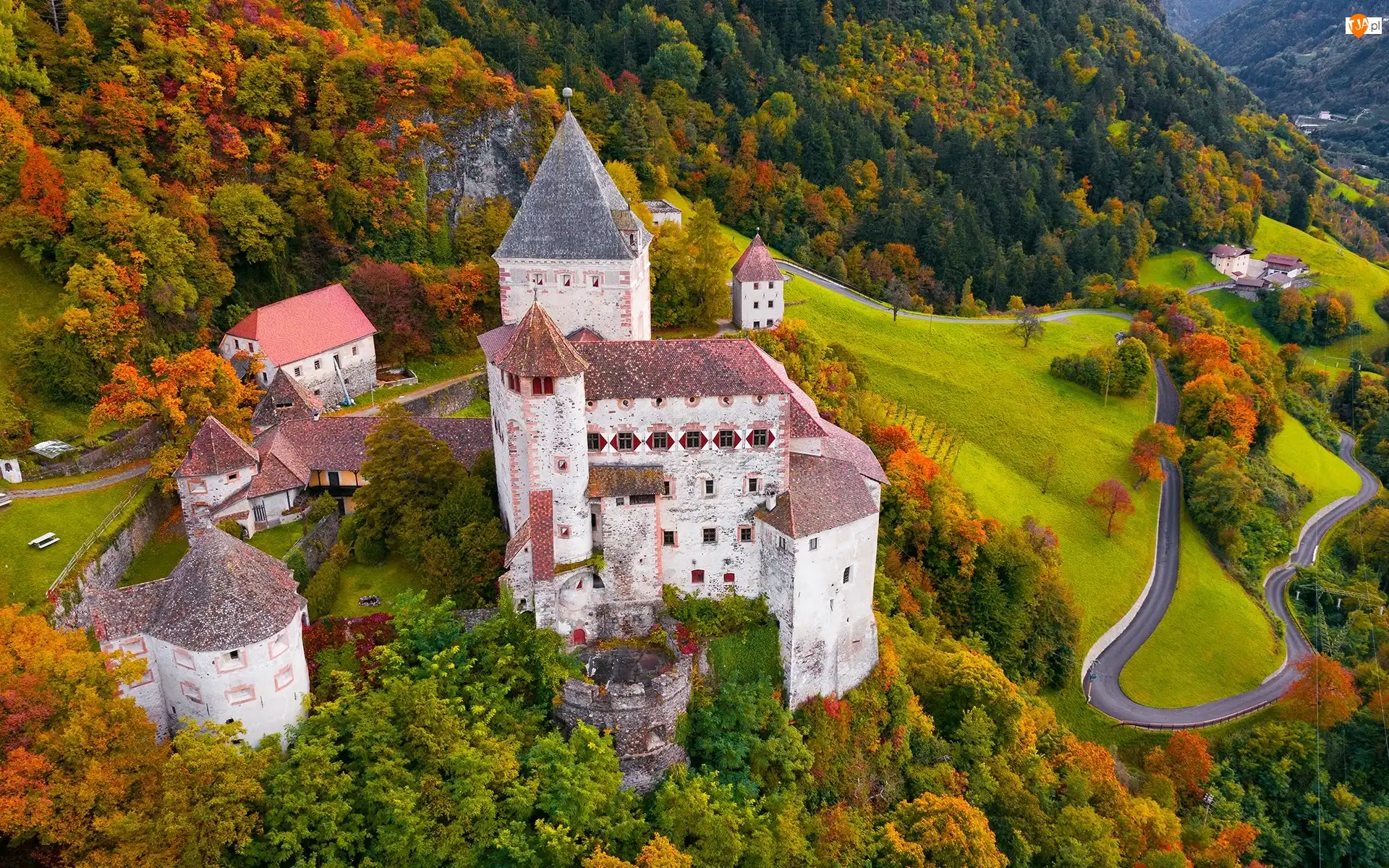 Góry, Las, Domy, Włochy, Zamek Trostburg, Jesień, Drzewa