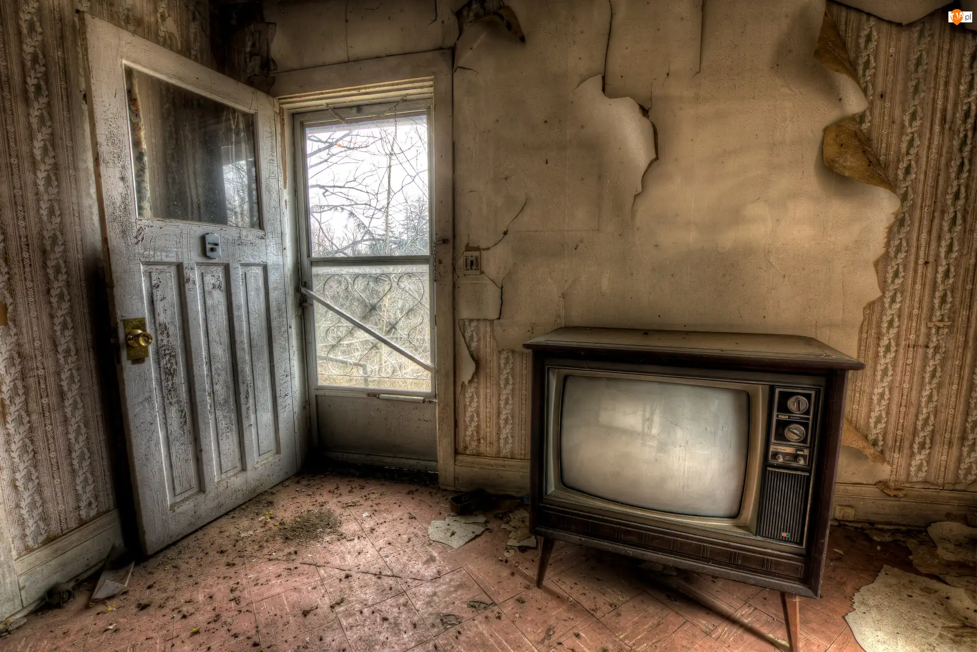 Pokój, Zaniedbany, Drzwi, Tapeta, Otwarte, Telewizor