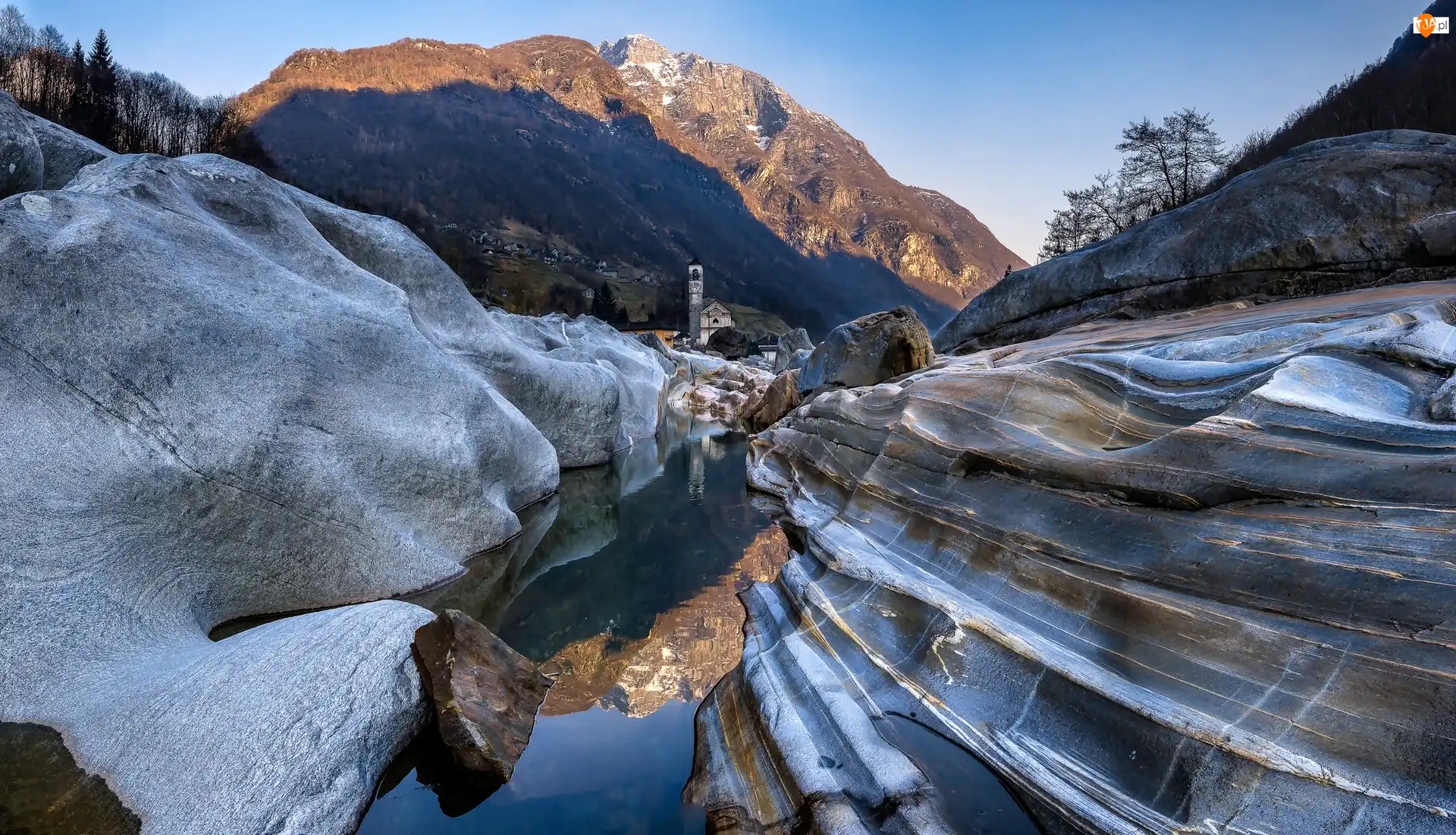 Dolina Verzasca, Lavertezzo, Skały, Szwajcaria, Góry, Kościół, Rzeka Verzasca