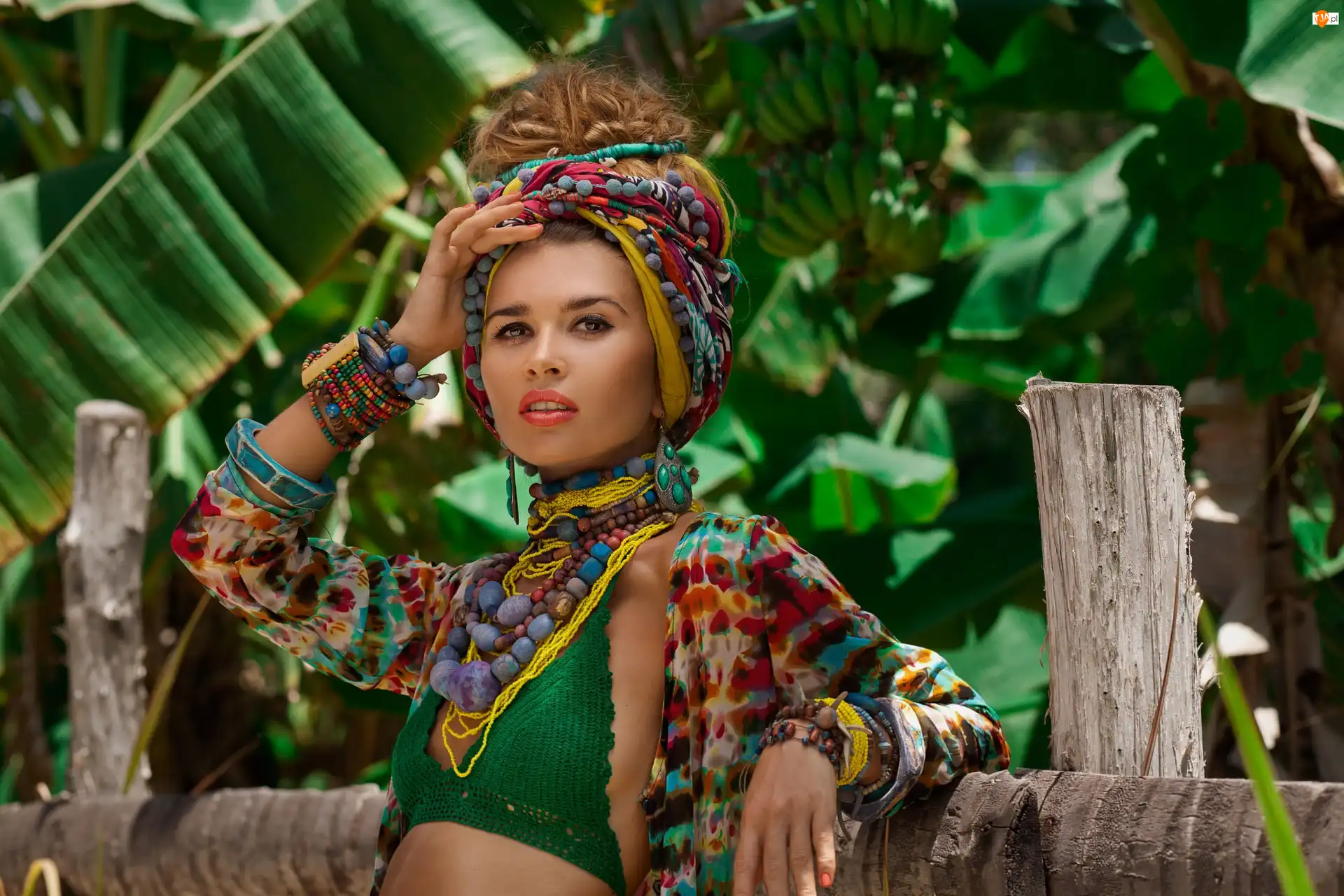 Rozmyte tło, Kobieta, Turban, Biżuteria