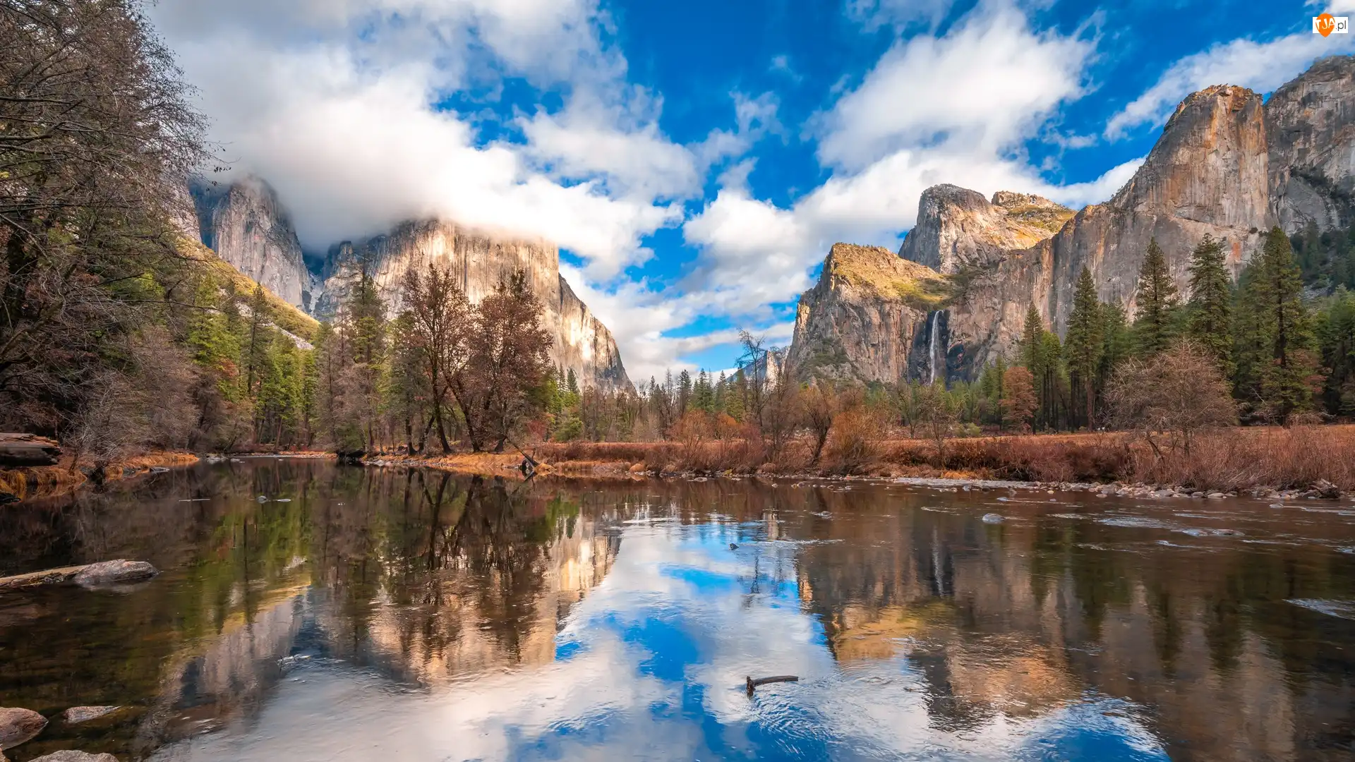 Merced River, Stany Zjednoczone, Góry Sierra Nevada, Drzewa, Kalifornia, Rzeka, Chmury, Park Narodowy Yosemite