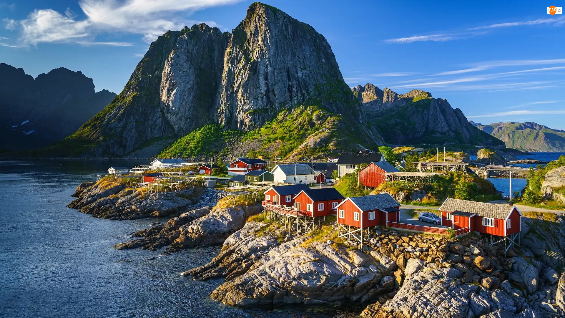 Lofoty, Wyspa Moskenesoya, Góry, Norwegia, Domy, Morze Norweskie, Wieś Hamnoy