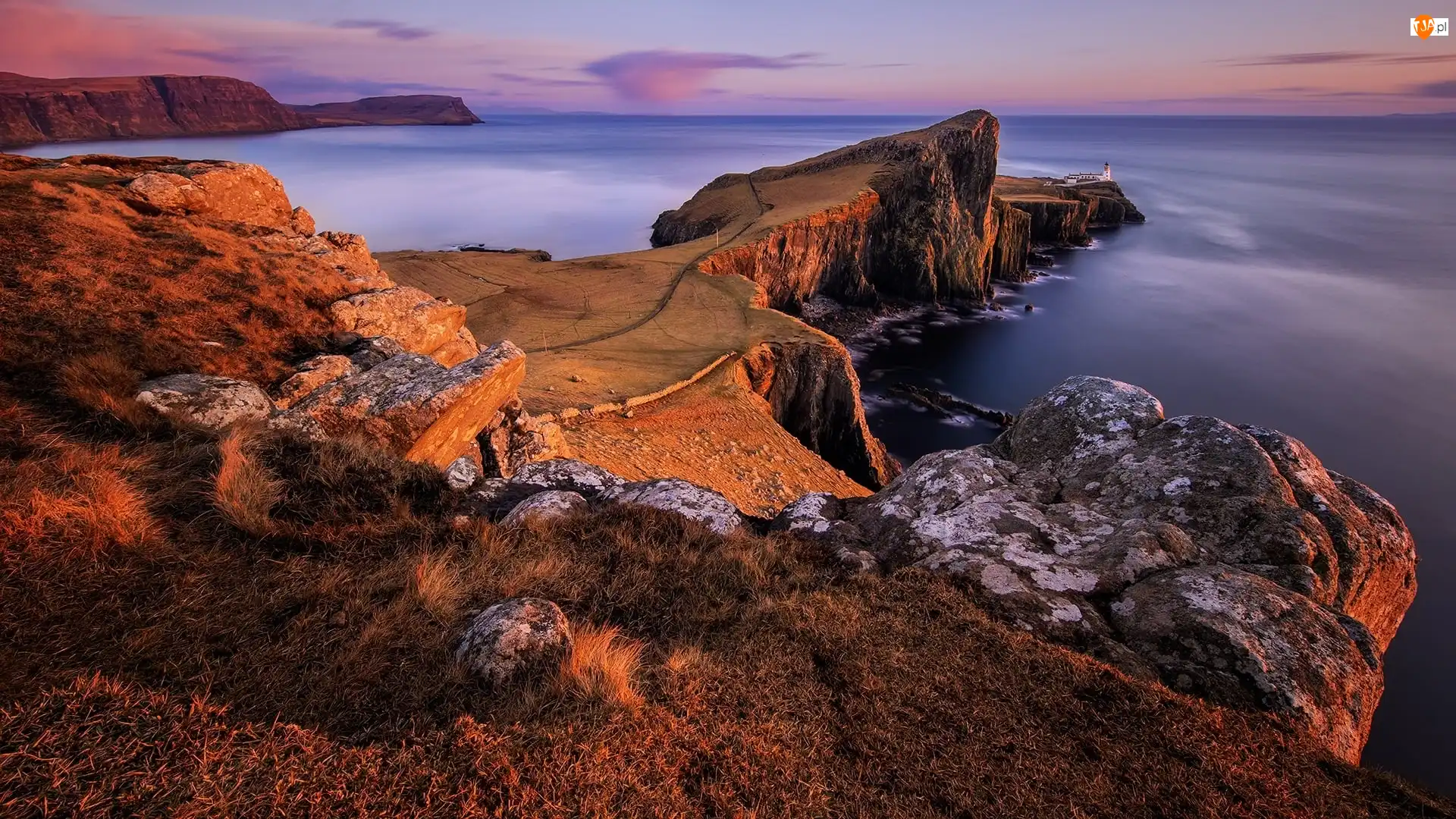 Neist Point Lighthouse, Morze Szkockie, Wyspa Skye, Półwysep Duirinish, Wybrzeże, Latarnia morska, Szkocja, Skały