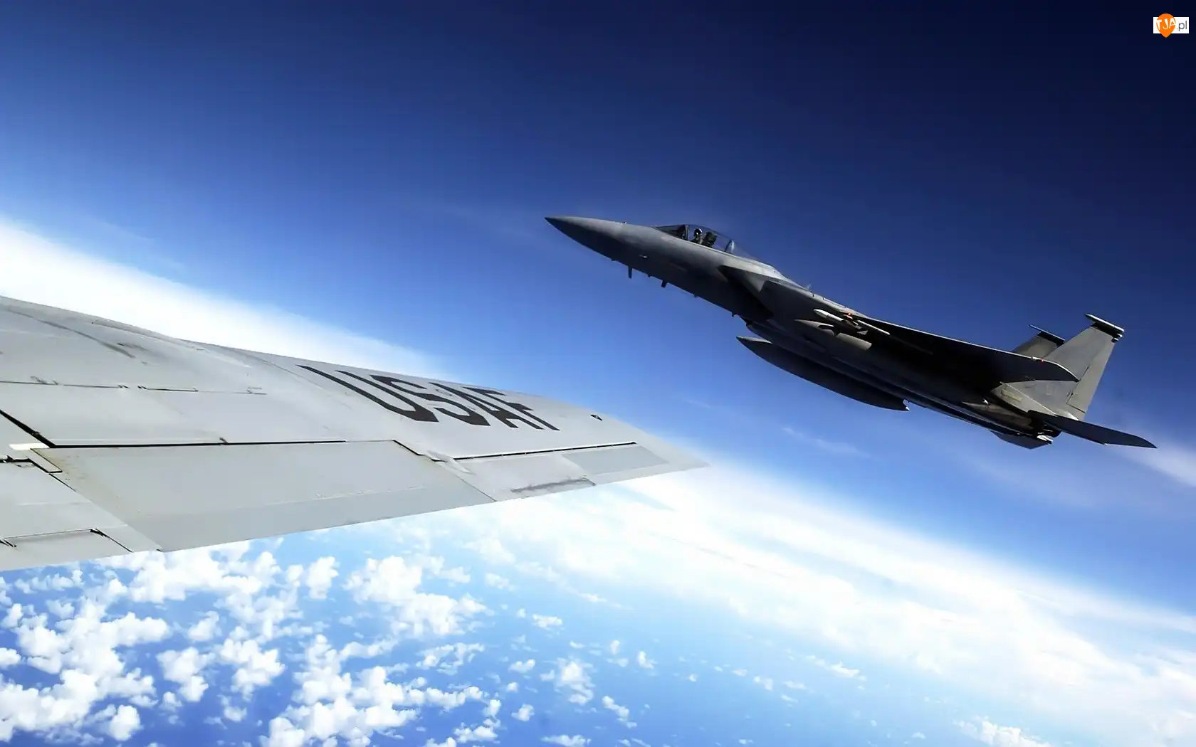 Lot, Myśliwce F16