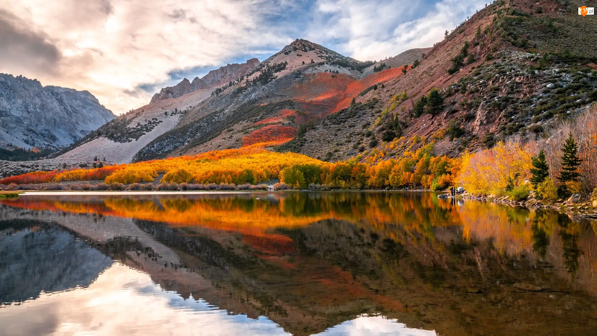 Jesień, Chmury, Jezioro, Wschód słońca, Kalifornia, Stany Zjednoczone, Góry, Eastern Sierra, Drzewa, North Lake