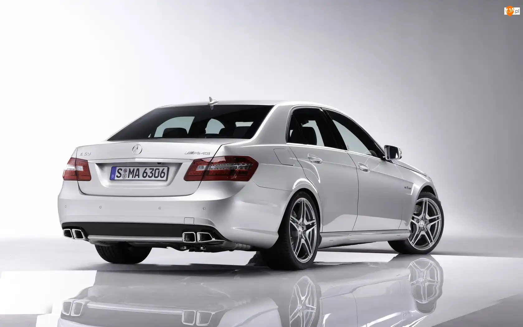 Mercedes Benz E 63, Prawy, Tył