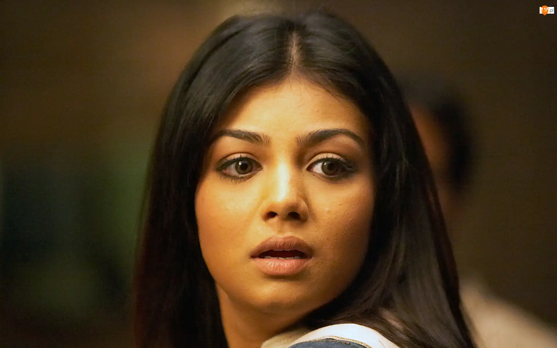 Twarz, Ayesha Takia